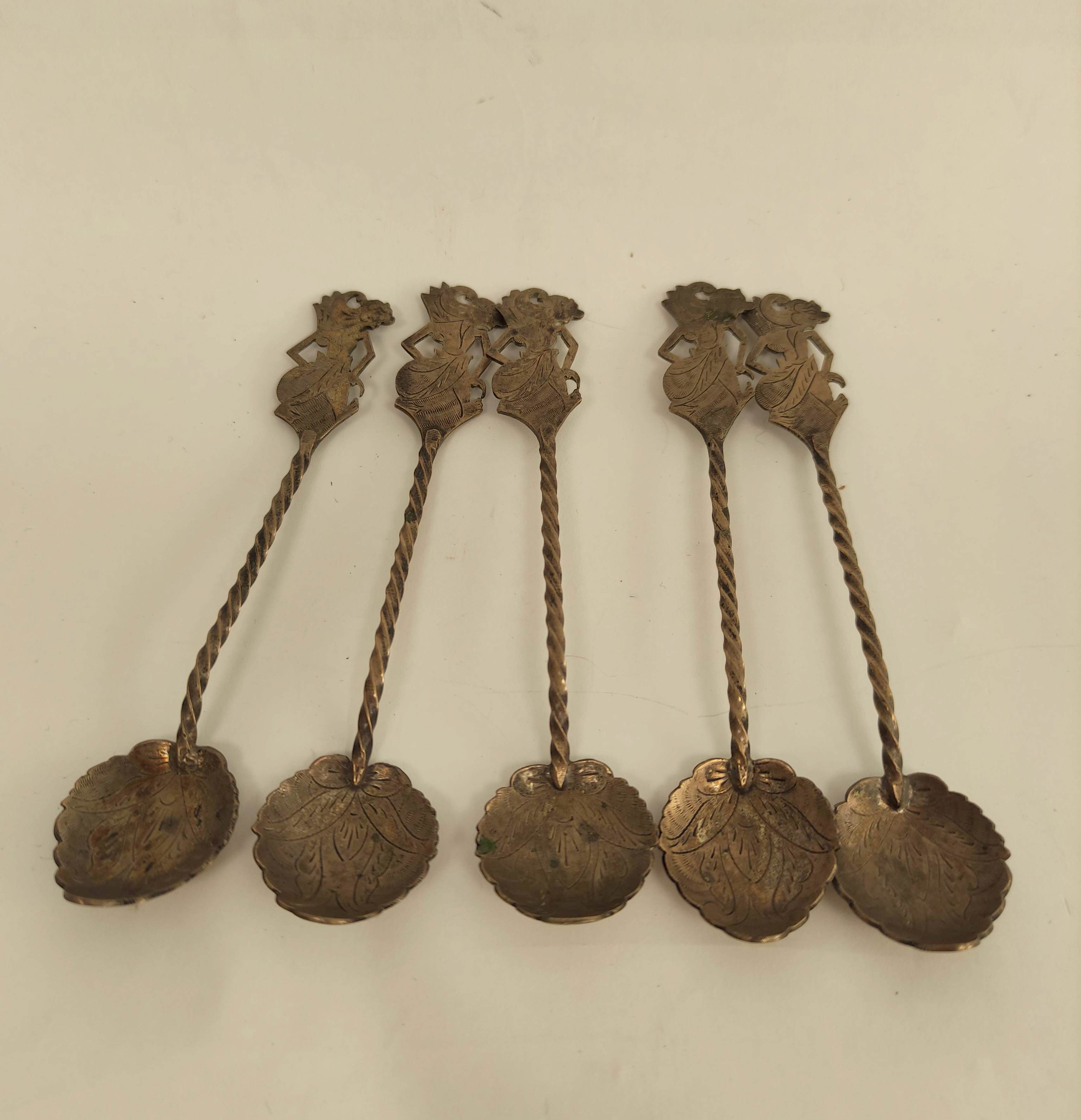 Five Indonesian silver coffee spoons and a delicately carved ivory brooch depicting a deer. - Image 3 of 6