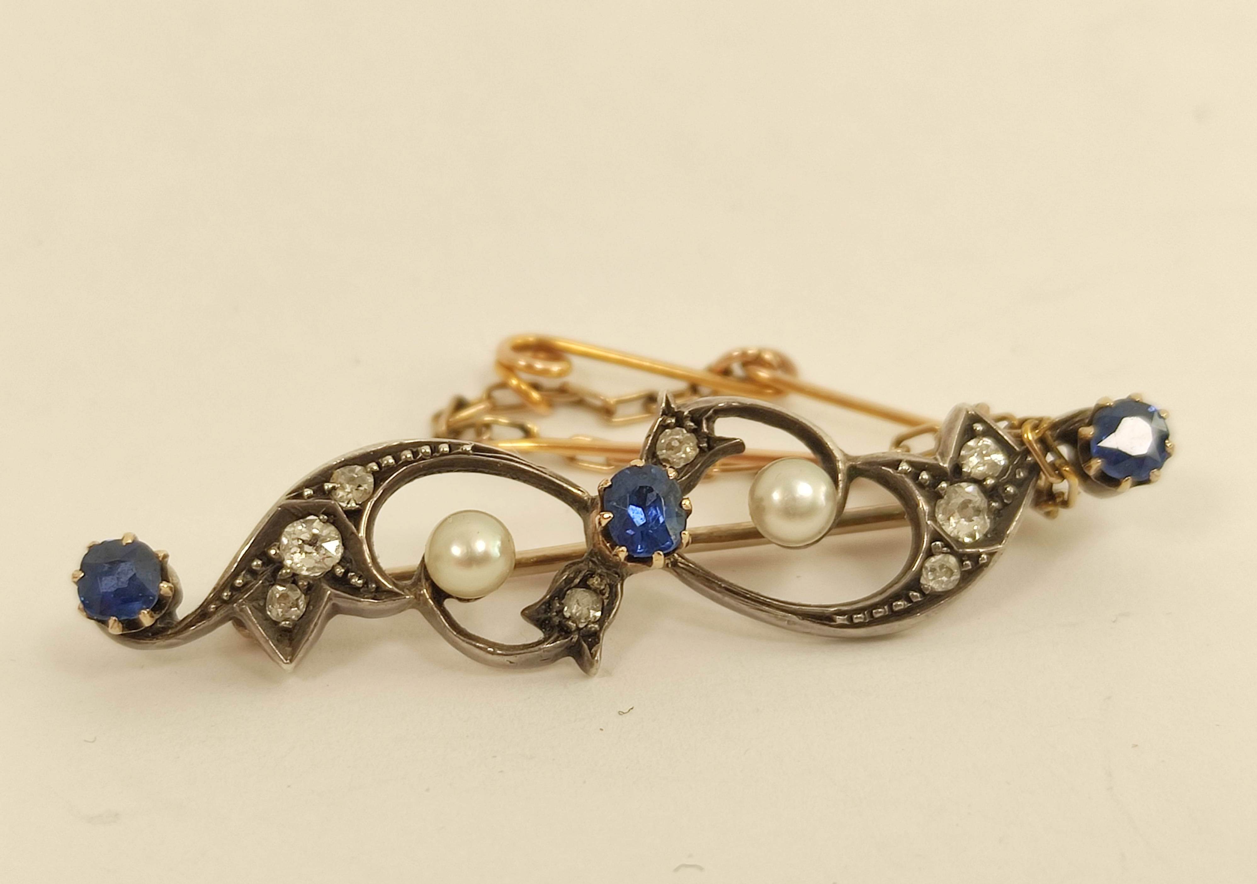 Edwardian gold brooch with scrolls of three sapphires and diamonds in gold and silver. - Image 3 of 6