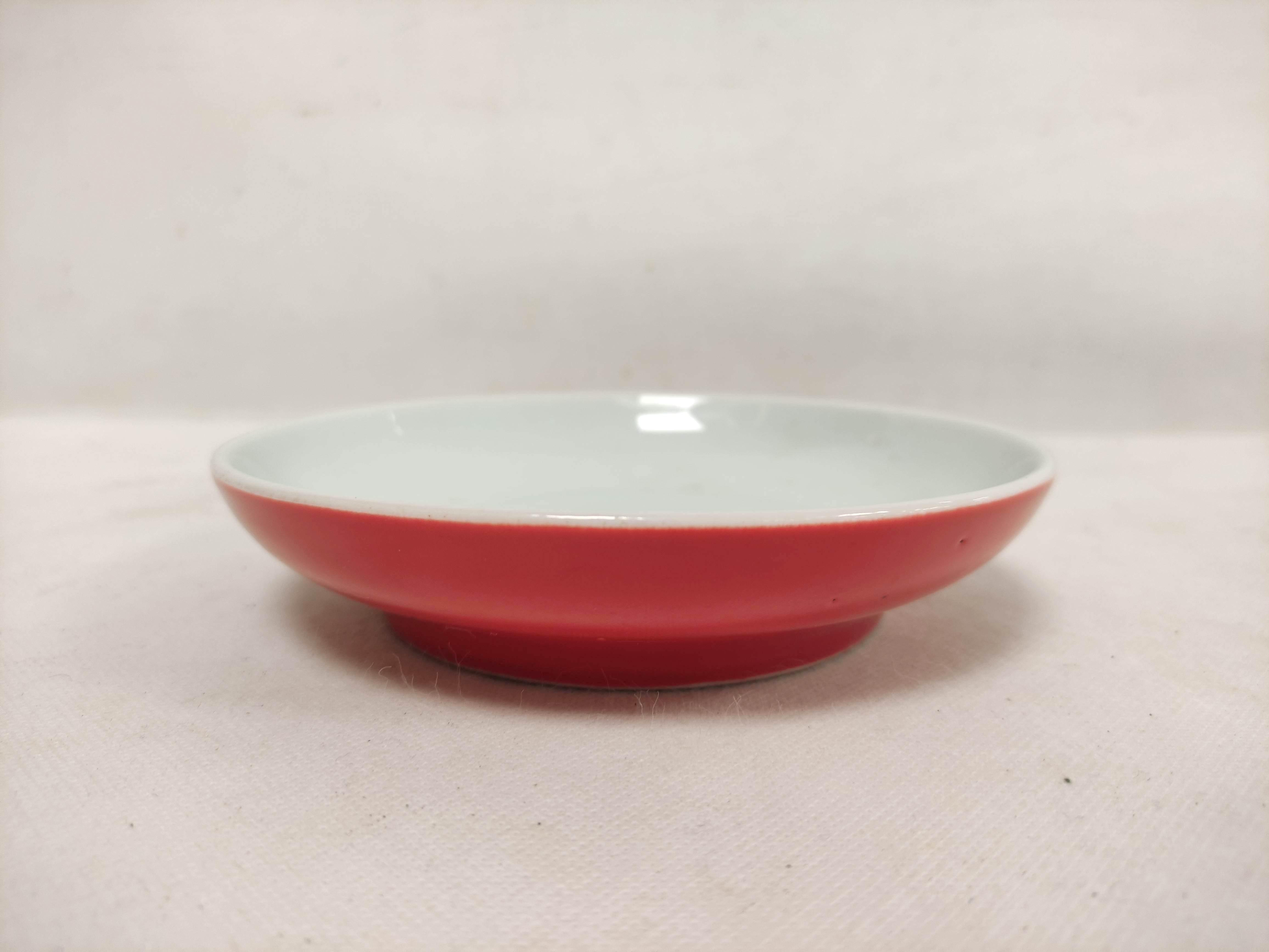 19th century Chinese grey porcelain crackle ware bowl and cover, 10cm high and a red glazed saucer - Image 6 of 8