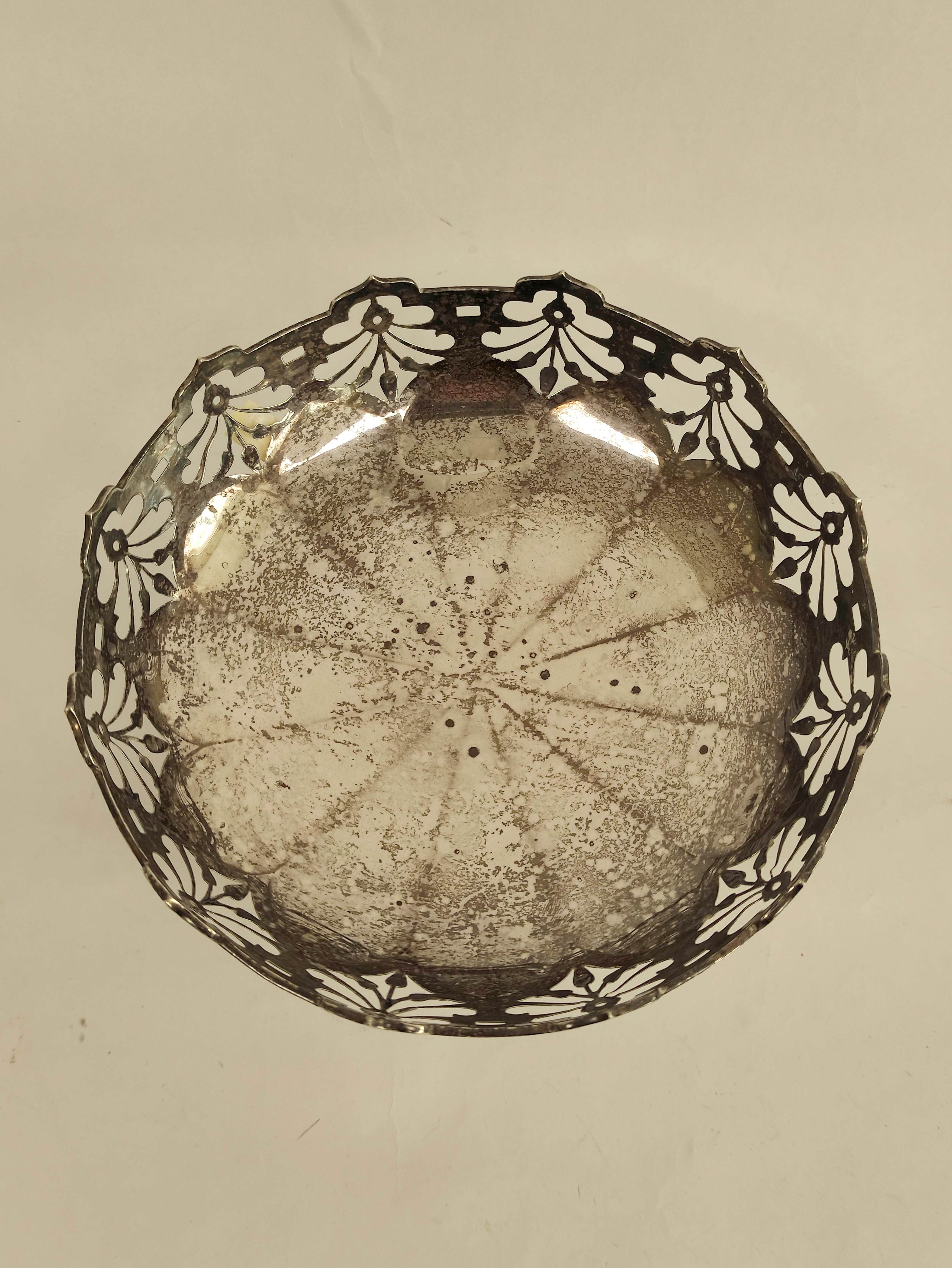 Silver circular fruit bowl with pierced border on scroll supports, Birmingham 1923. 260g/8oz. - Image 2 of 5