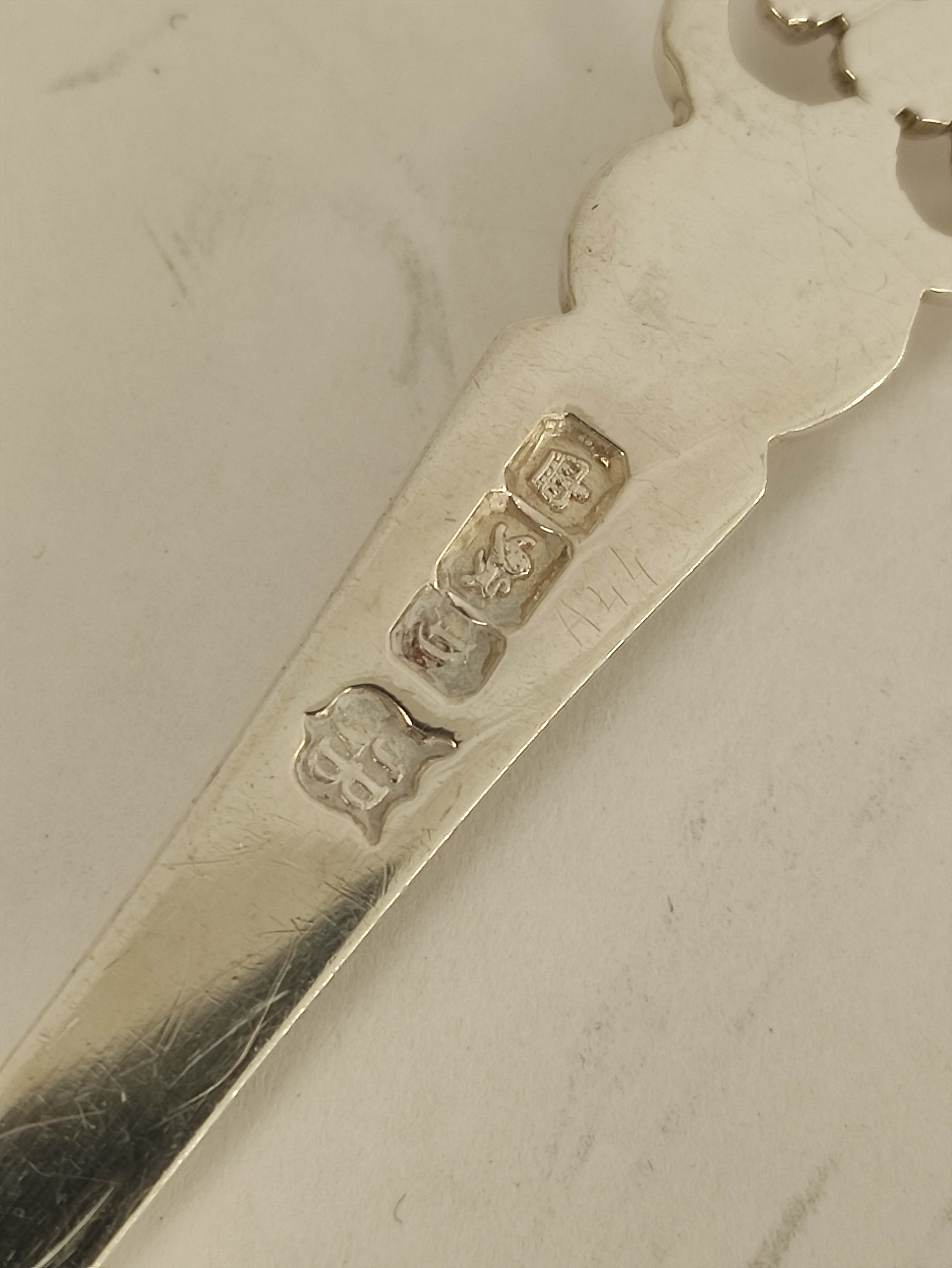 Pair of silver salad servers with engraved pierced terminals, Sheffield 1901, various silver and - Image 4 of 8