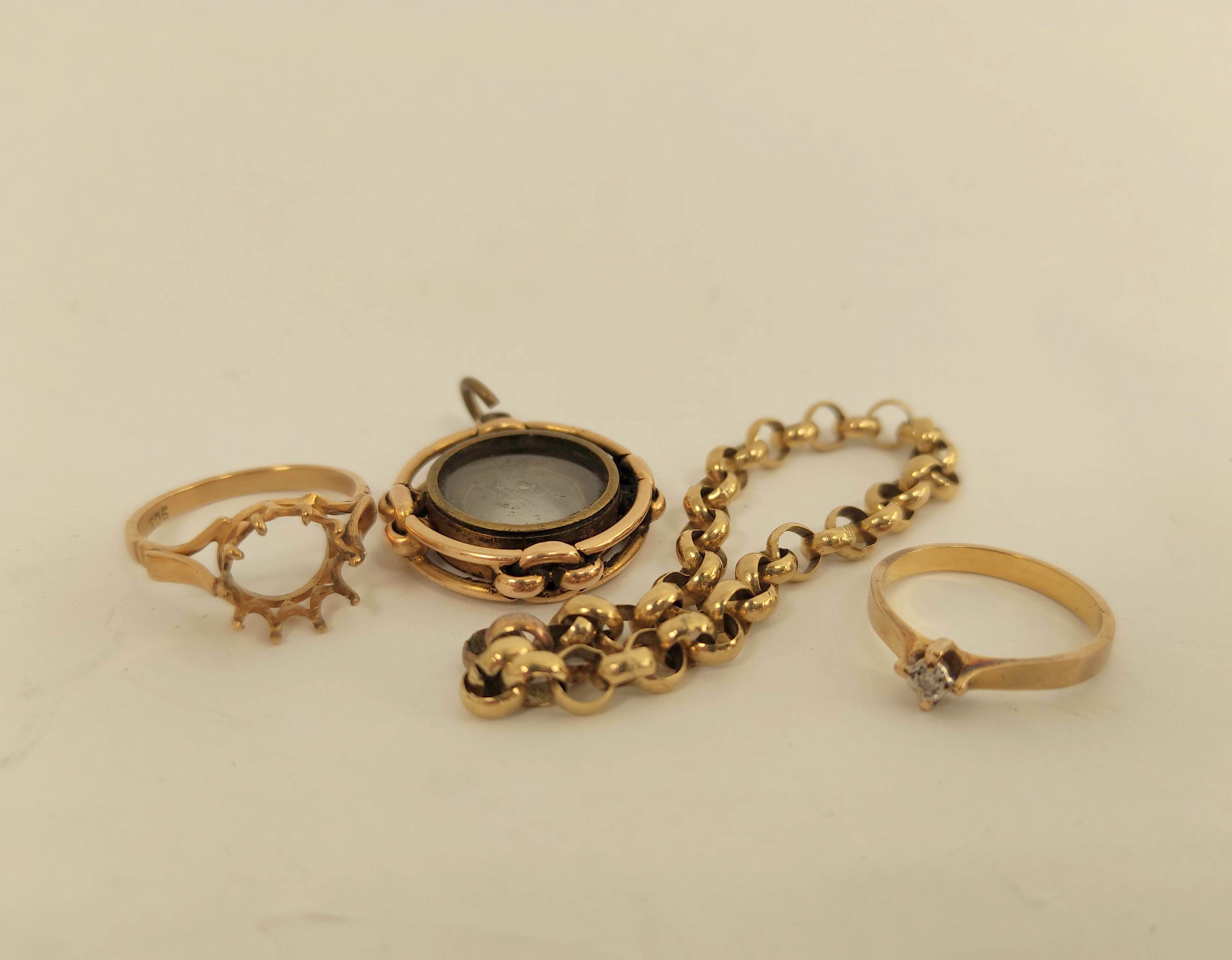 15ct gold compass charm, two rings and a piece of chain. 18g gross.