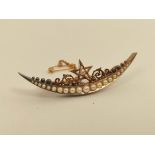 Victorian gold crescent brooch with graduated pearls and diamond set star. 5.4g.