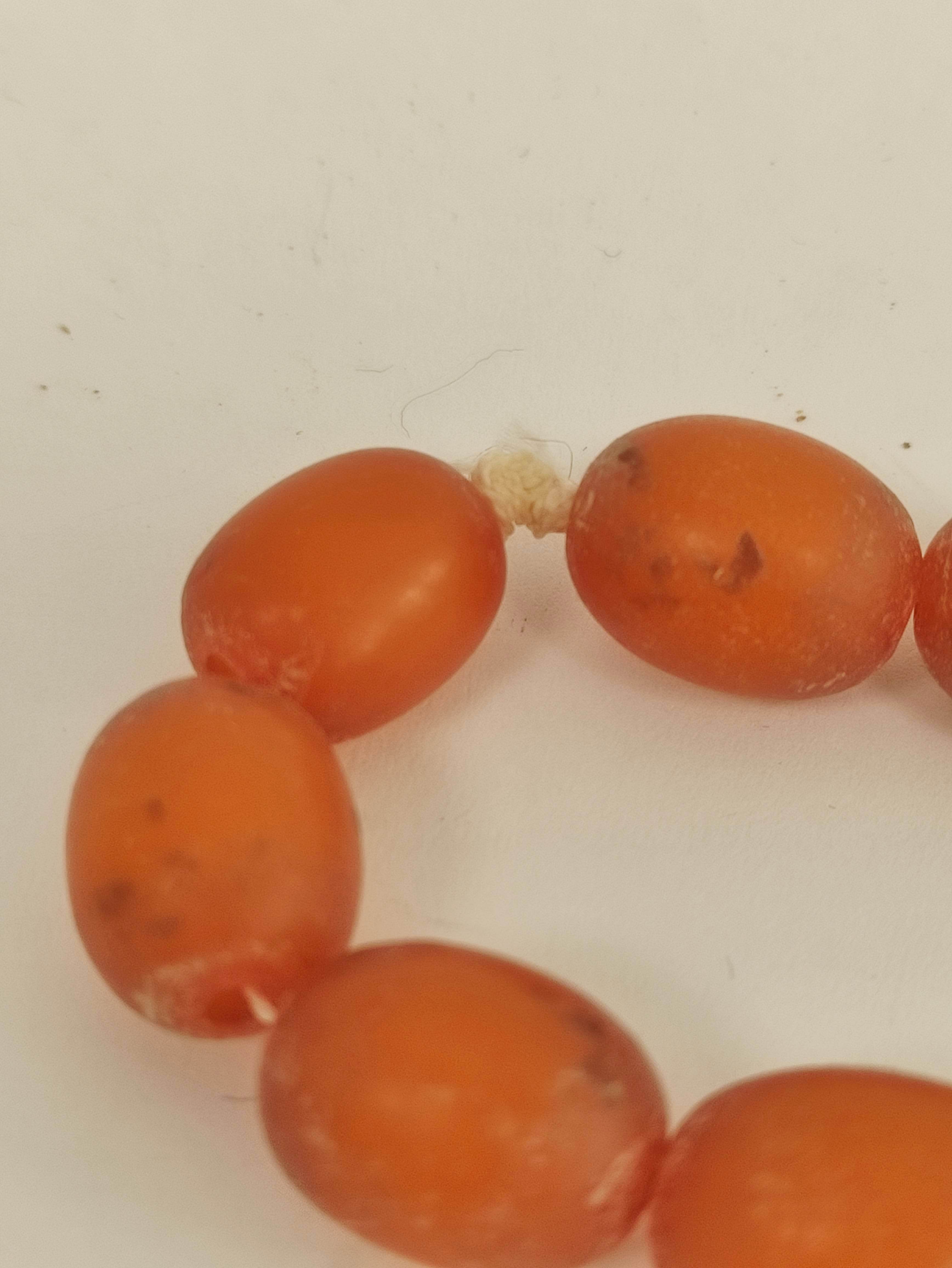 Amber bead necklace. 66g. - Image 2 of 3