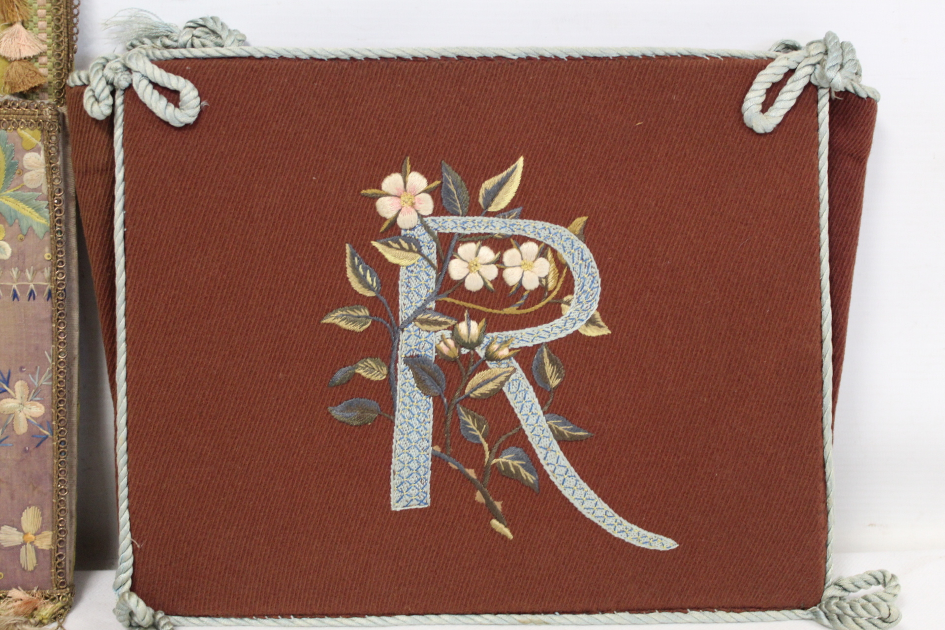 Georgian silk and damask wall pocket of rectangular form with arched top, floral and foliate - Image 3 of 4