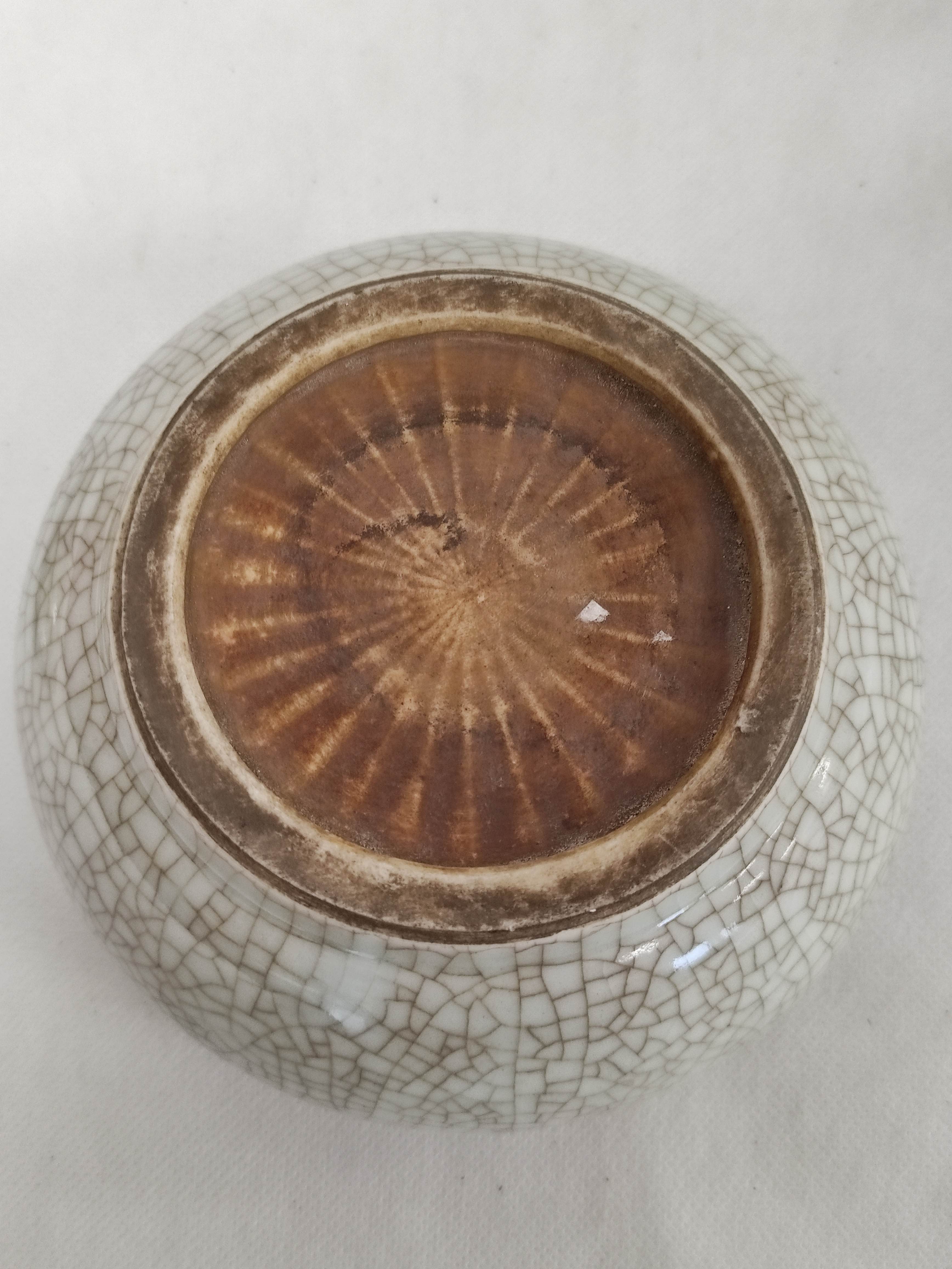 19th century Chinese grey porcelain crackle ware bowl and cover, 10cm high and a red glazed saucer - Image 5 of 8