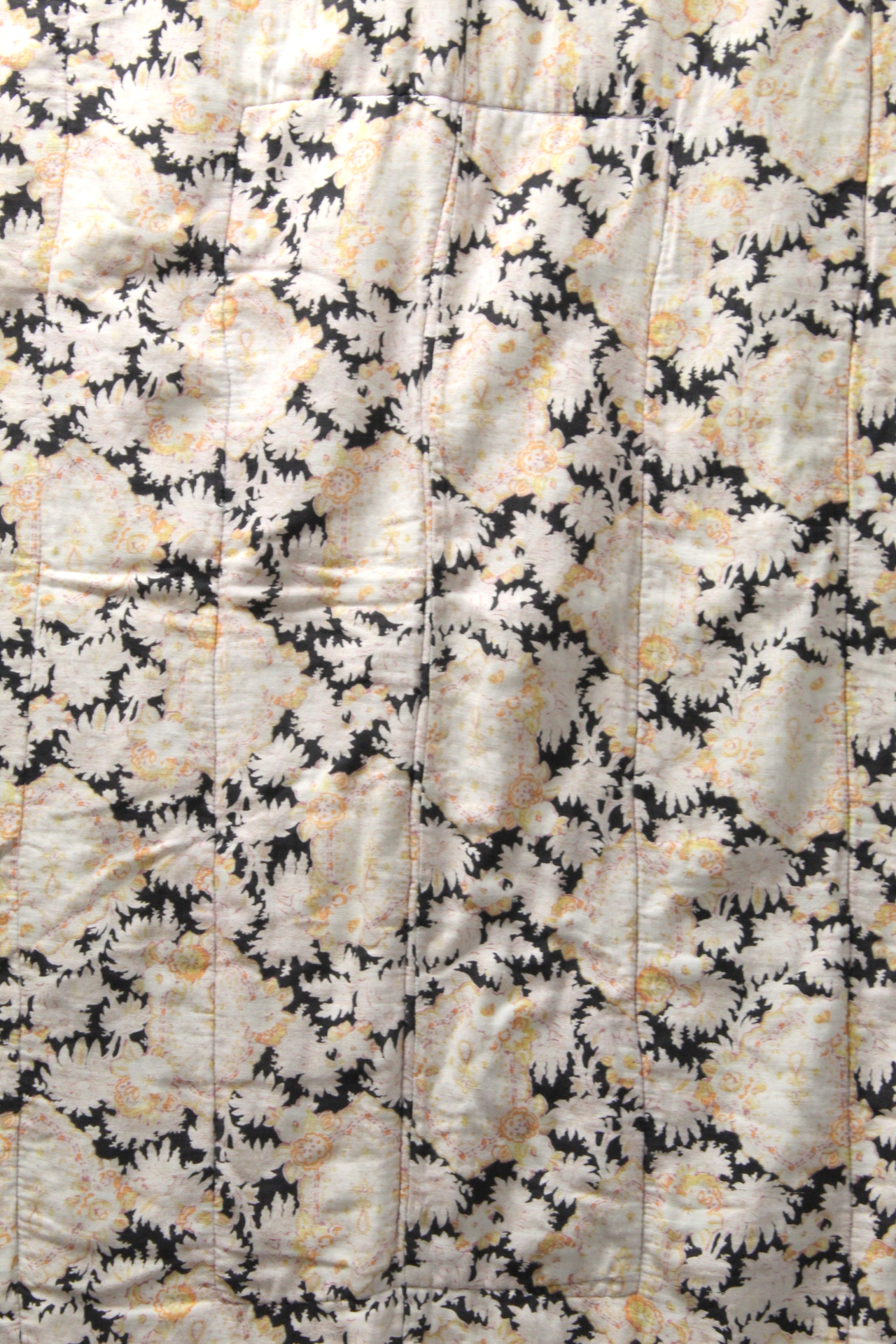 Early 20th century quilted bedspread with pale floral decoration on black ground, sky - Image 2 of 5