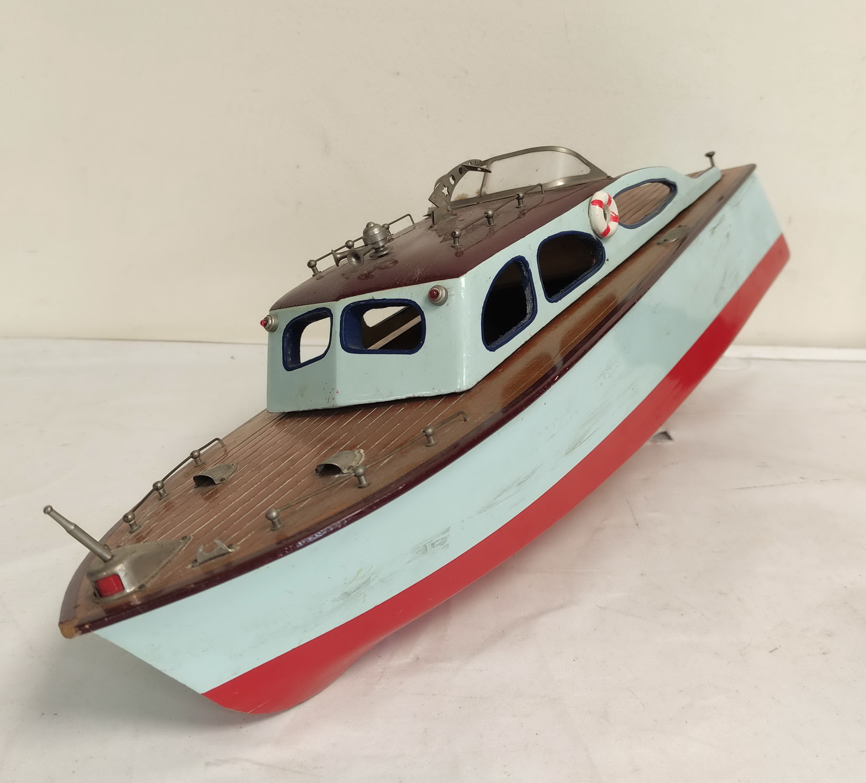 Vintage wooden painted model boat with electric motor. - Image 2 of 6