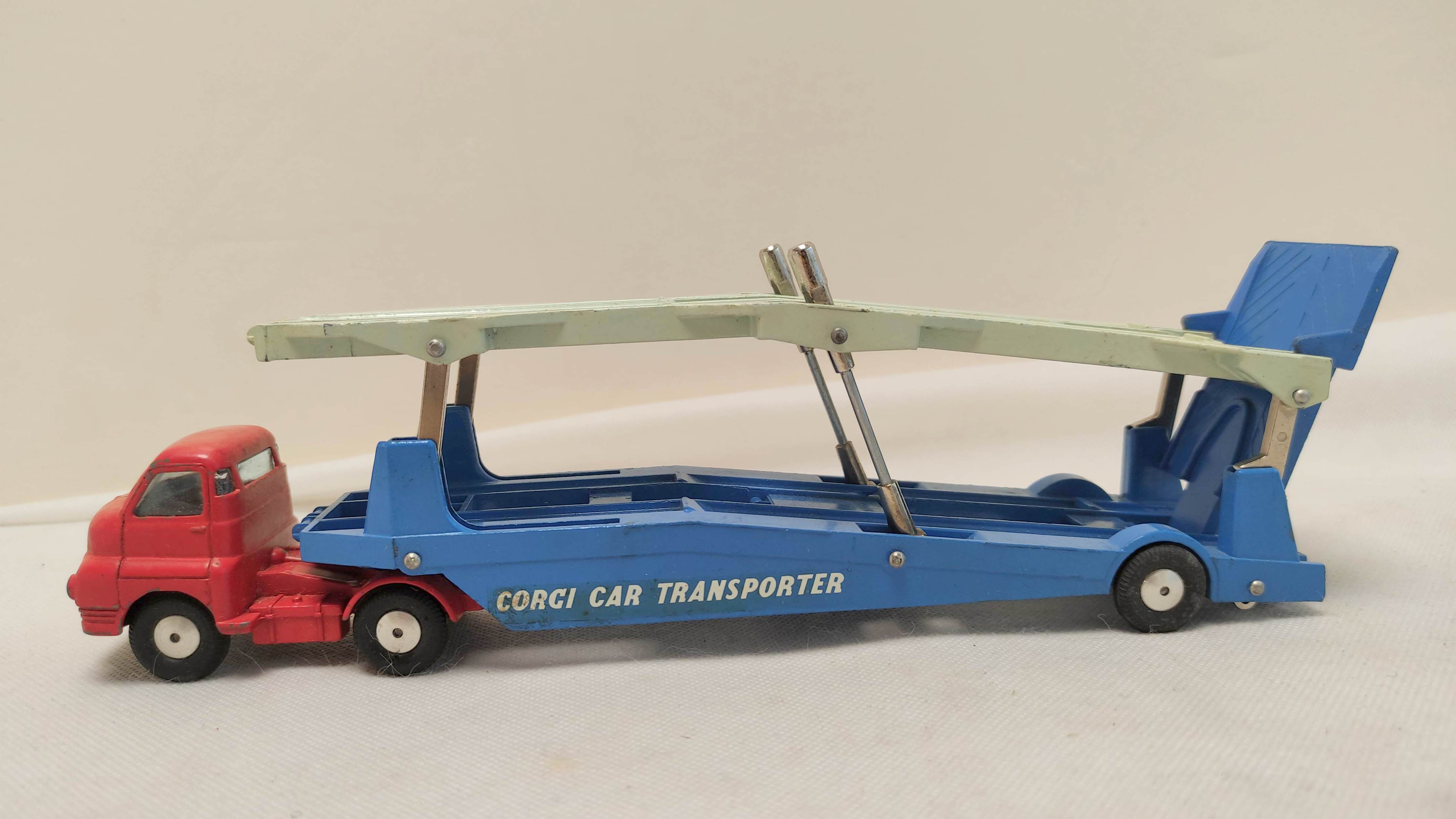 Corgi Major Toys Gift Set No.1 Carrimore Car Transporter with four Boxed Cars, consists of: Car - Image 5 of 12
