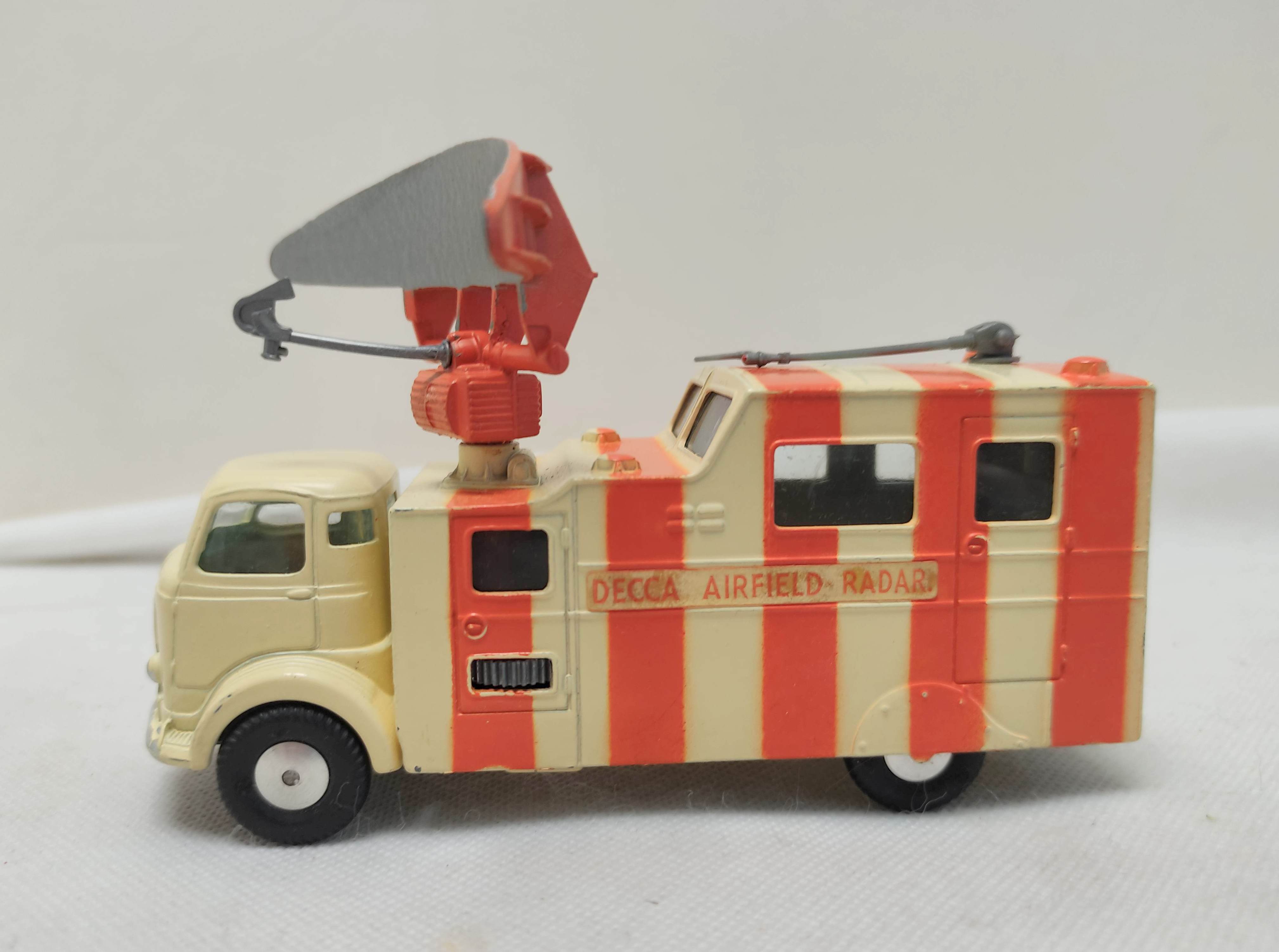 Corgi Toys Major model No 1106 "Decca" Mobile Airfield Radar Van with original box and Corgi "Rocket - Image 5 of 9