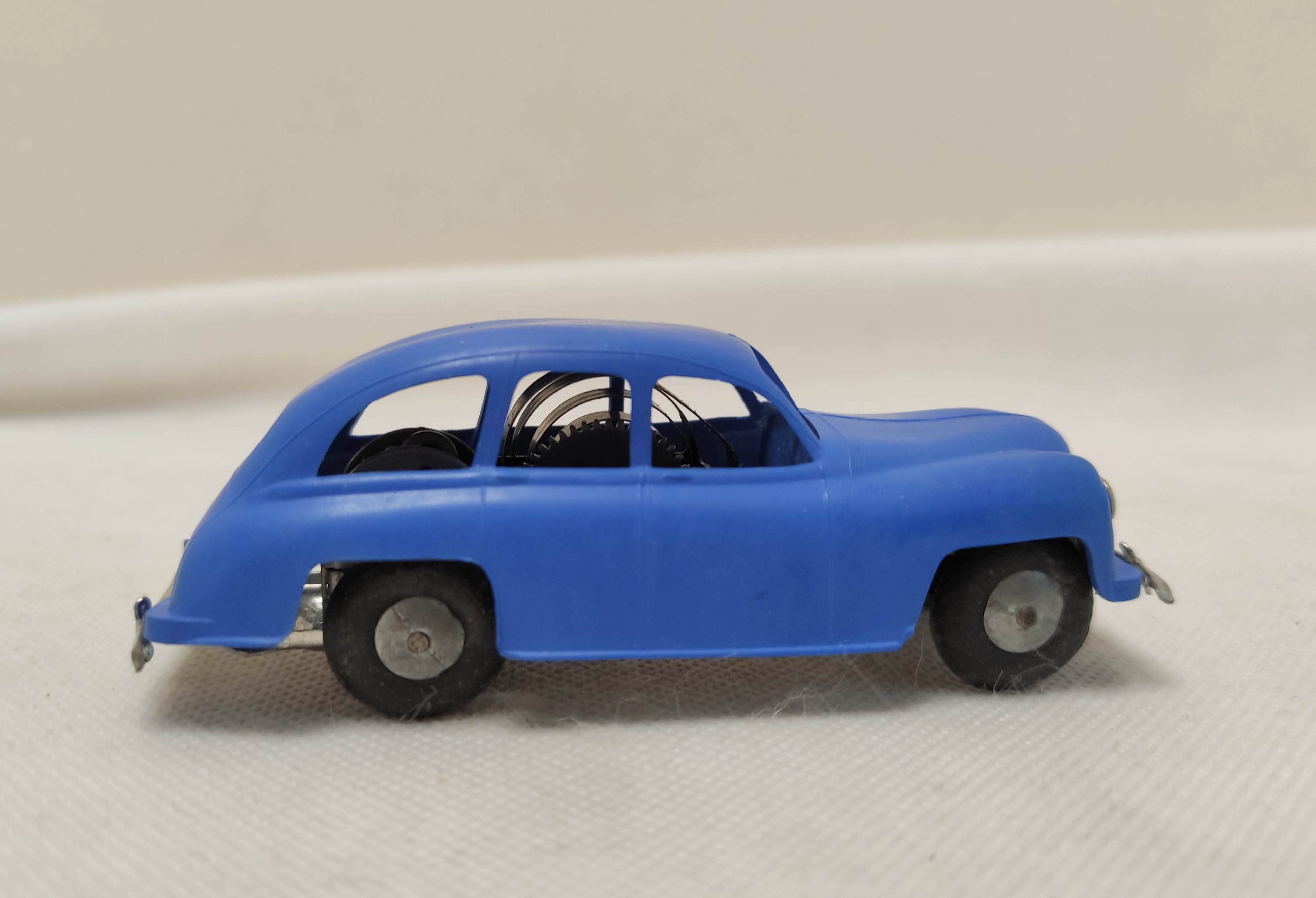 Tri-ang Minic Standard Vanguard clockwork car with blue plastic body. Complete with original box and - Image 5 of 7