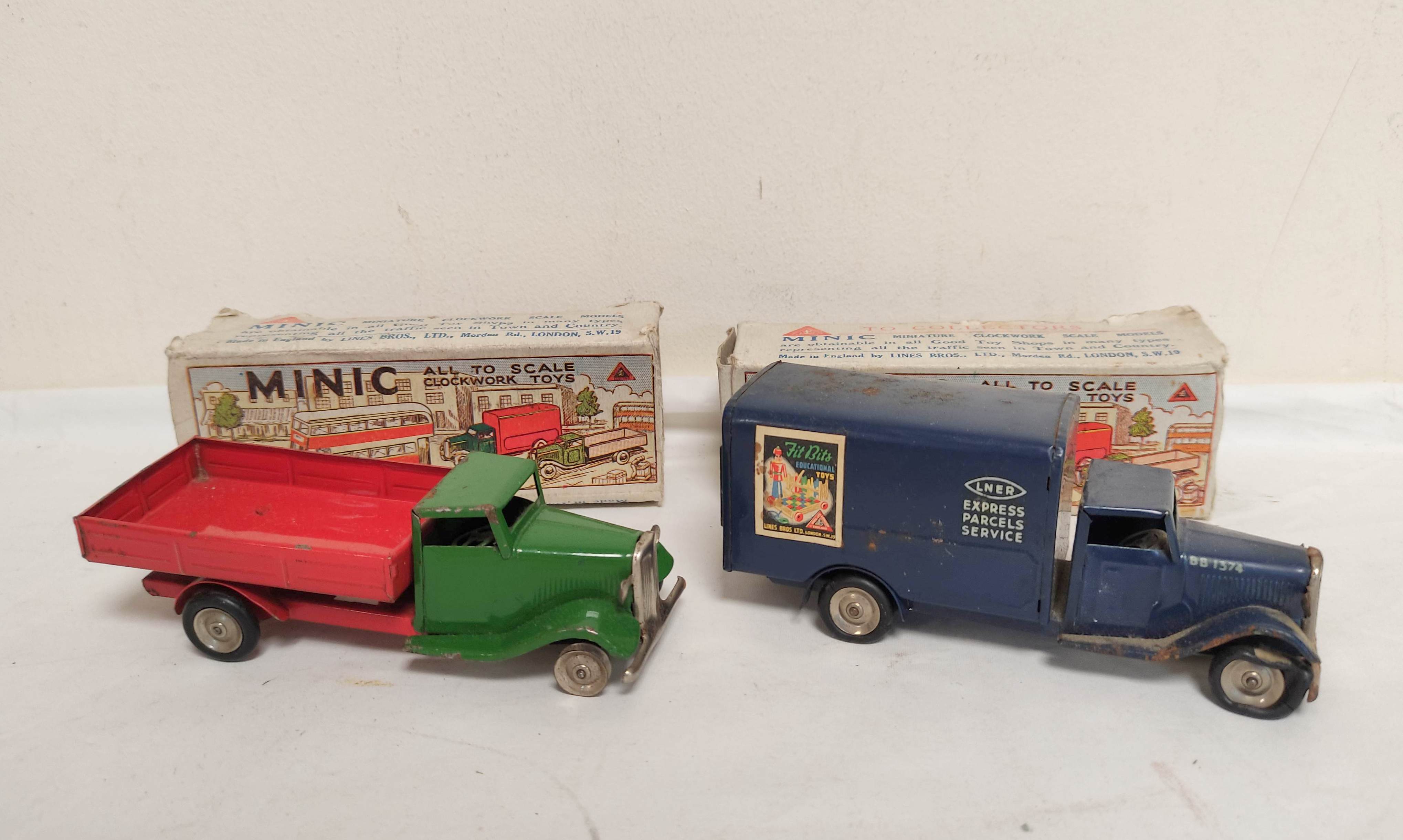 Collection of vintage boxed and loose Tri-ang Minic clockwork vehicles some pre war to include a - Image 9 of 10