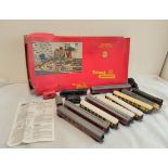 Collection of vintage 00 gauge model railway engines and rolling stock mostly Tri-ang. To include