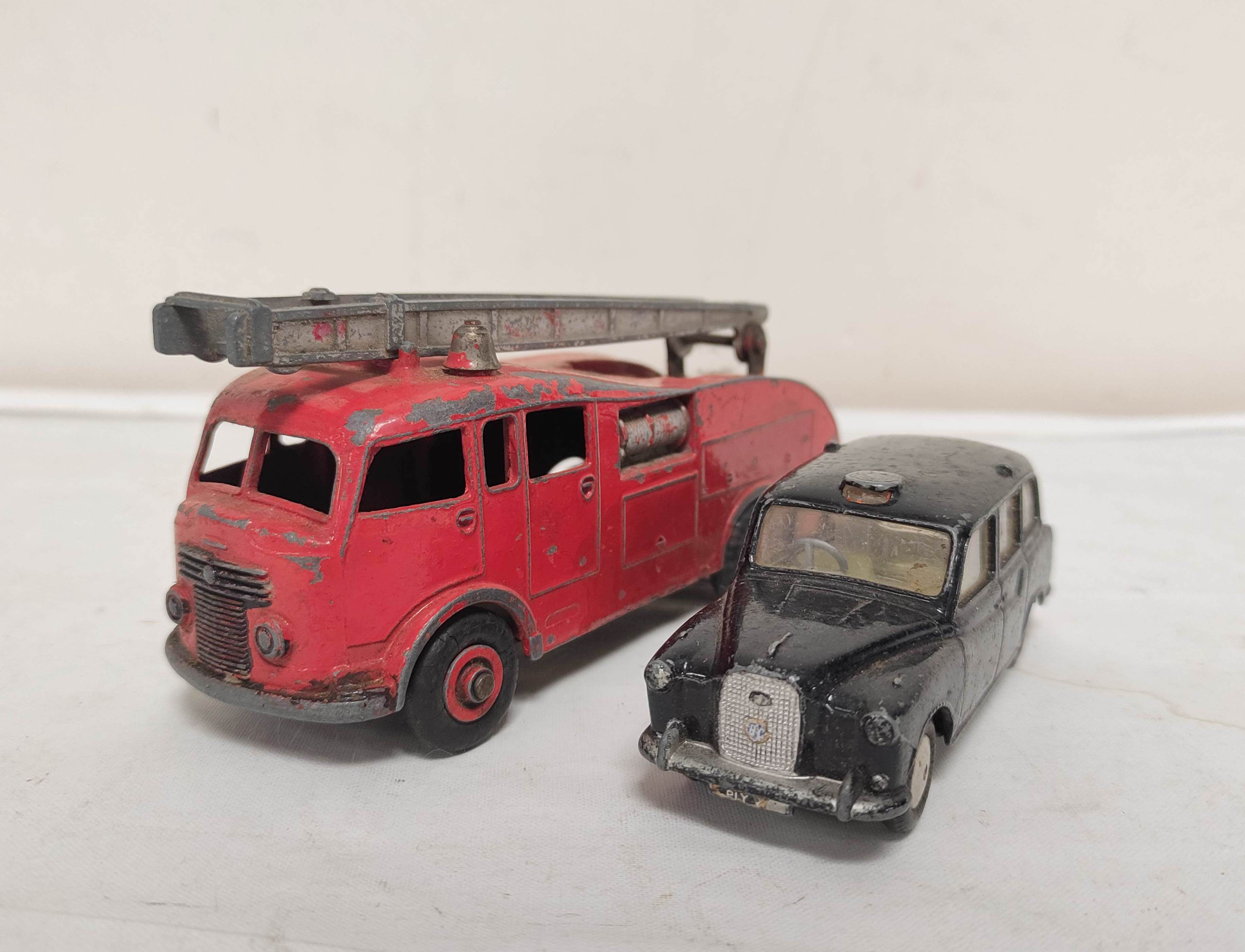 Collection of vintage die-cast toys to include a Dinky Supertoys Fire Engine 955, a Corgi Studebaker - Image 2 of 6