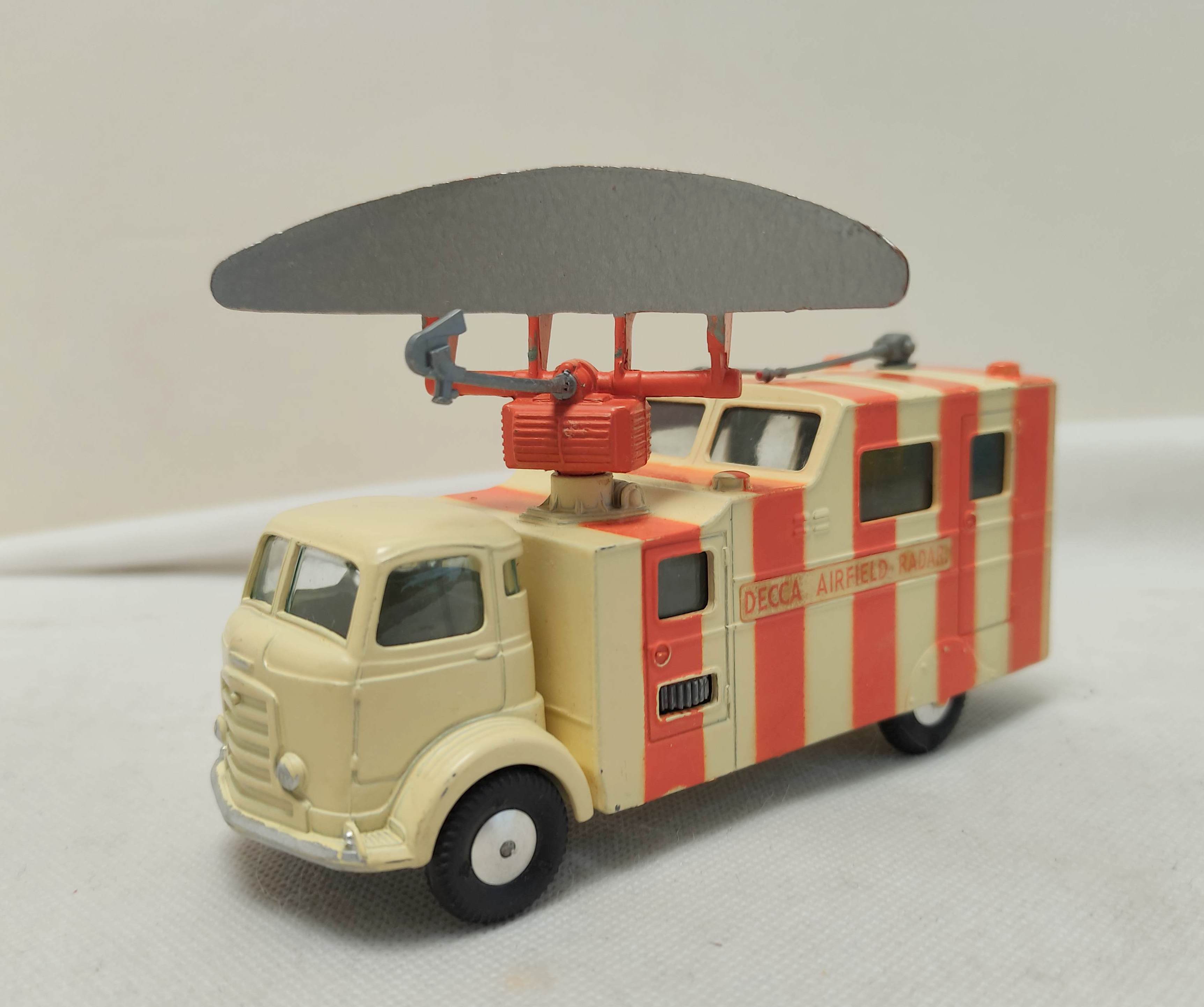 Corgi Toys Major model No 1106 "Decca" Mobile Airfield Radar Van with original box and Corgi "Rocket - Image 4 of 9