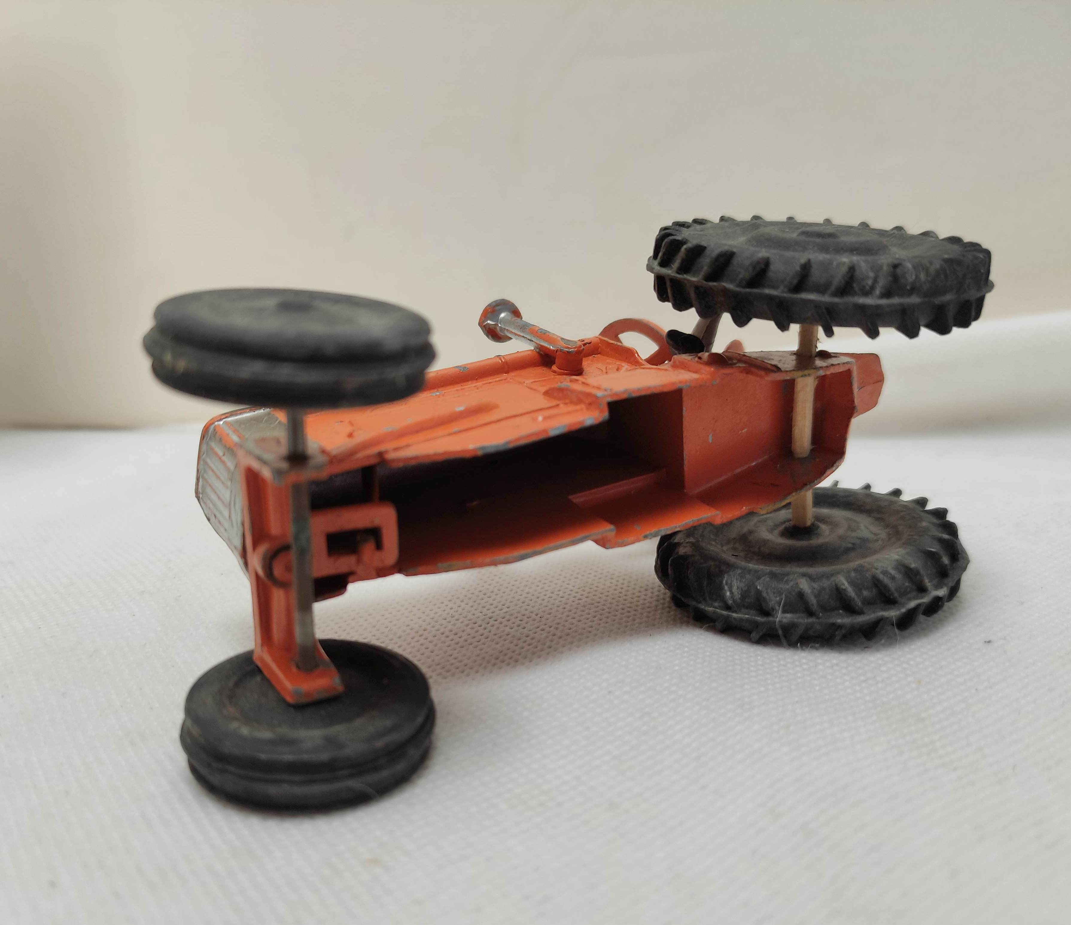 Vintage die cast toy lot to include a tractor with Dinky trailer & two boxed Lesney Models of - Image 4 of 5