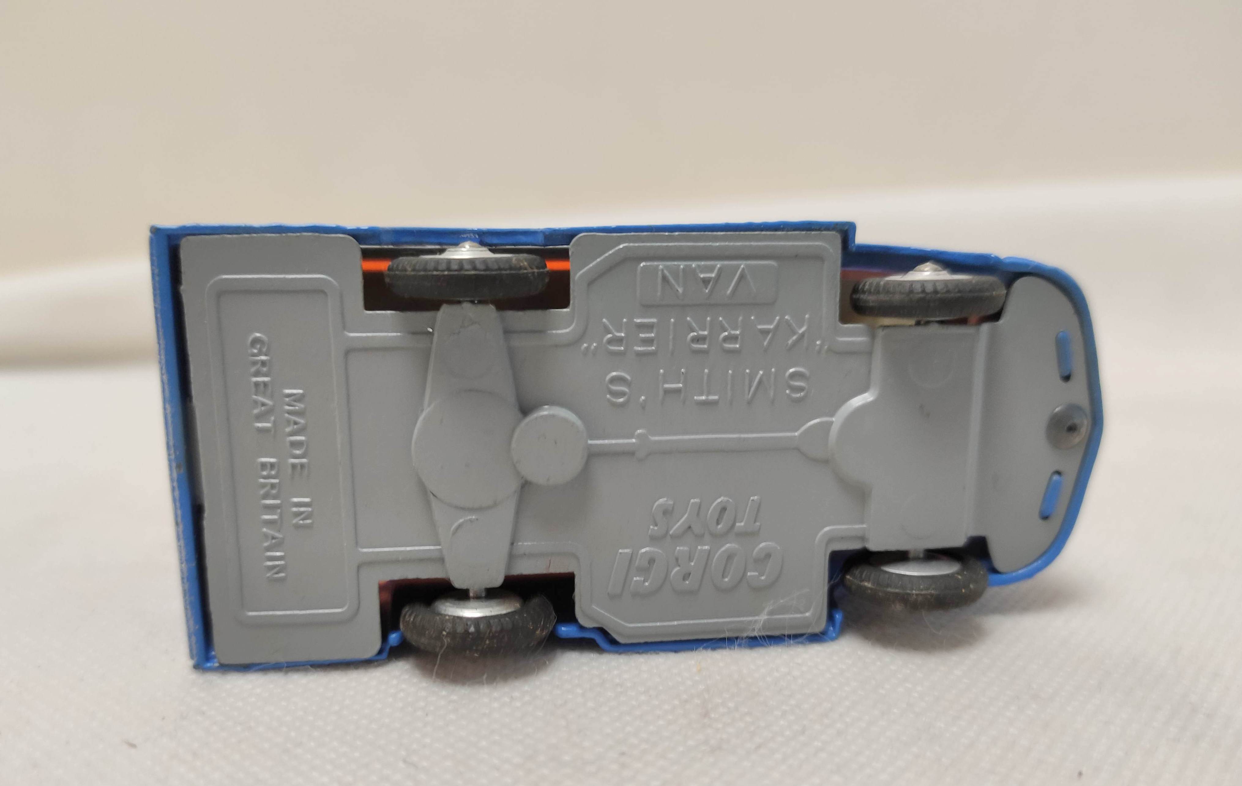 Corgi Toys model 471 Smith's-Karrier mobile canteen "Joe's Diner" blue painted die cast vehicle with - Image 6 of 8