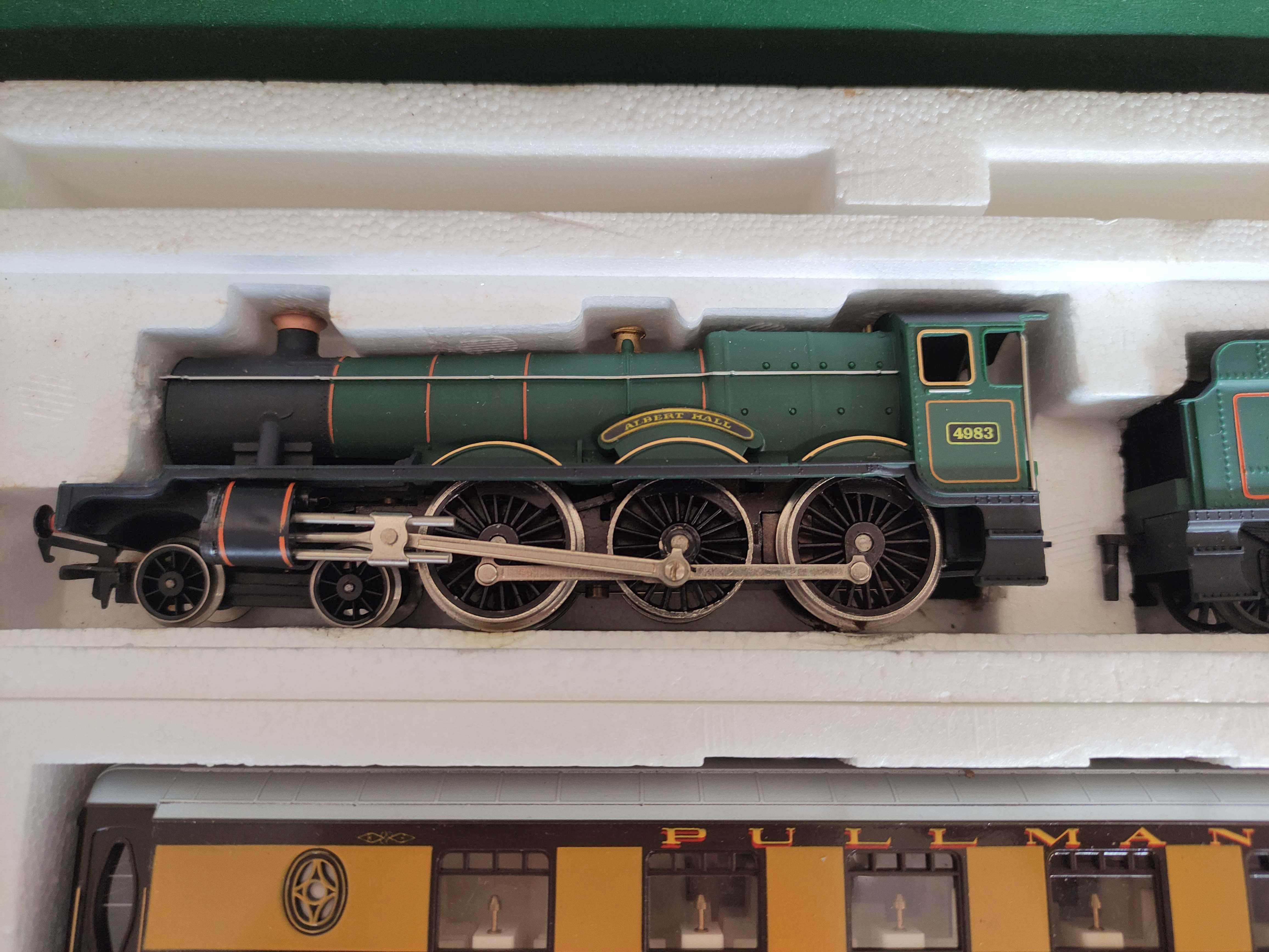 Vintage Hornby R687 00 gauge Silver Jubilee Pullman set complete with box and papers. Box is - Image 3 of 7