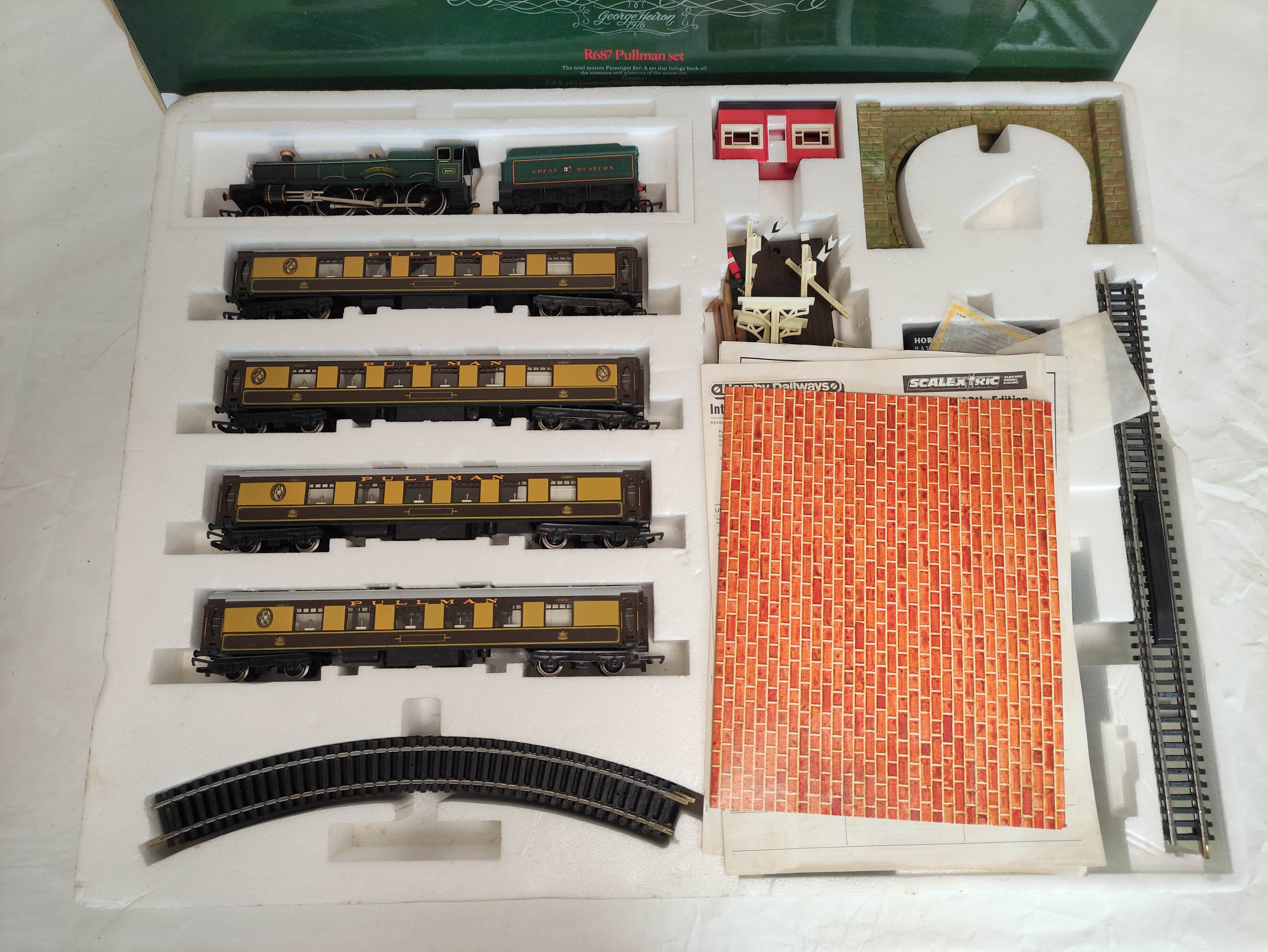 Vintage Hornby R687 00 gauge Silver Jubilee Pullman set complete with box and papers. Box is - Image 2 of 7