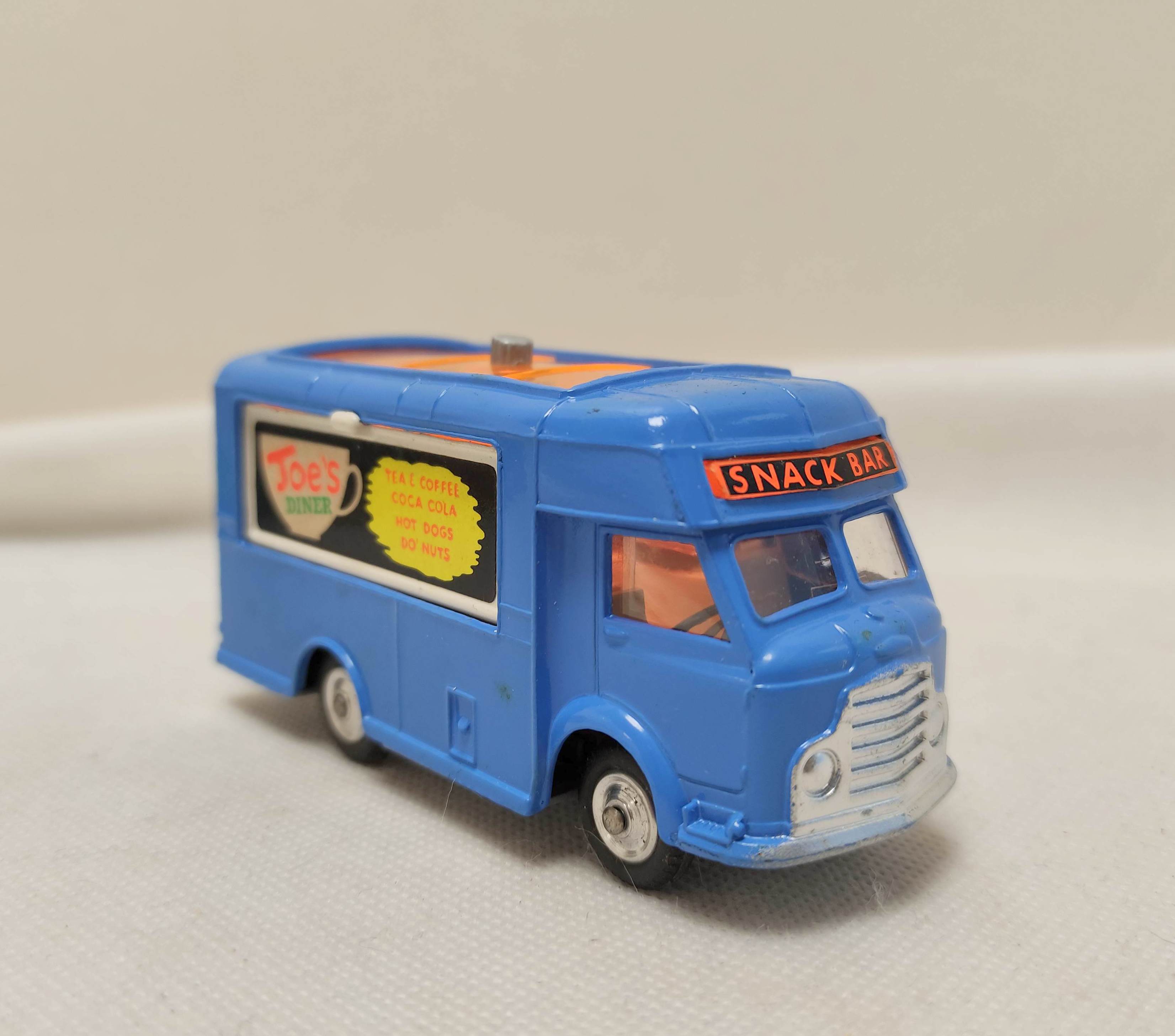 Corgi Toys model 471 Smith's-Karrier mobile canteen "Joe's Diner" blue painted die cast vehicle with - Image 4 of 8