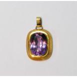 Gold pendant of almost ovoid shape with amethyst, '585'.