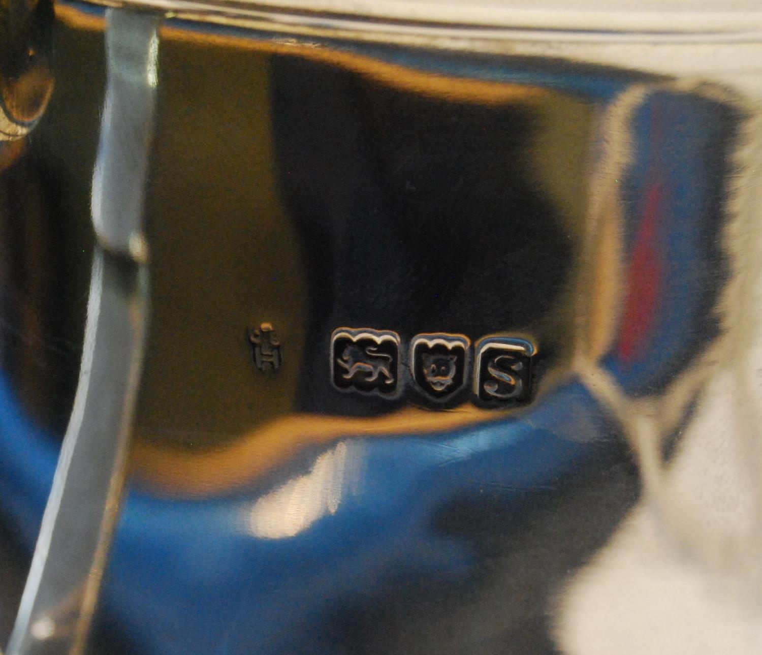 Silver caudle cup and cover of late 17th century style, 'Waterloo Meeting 1956', by CS Harris & Co., - Image 3 of 4