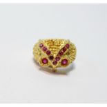 Gold ring with pink gem-set owl, 'K18', 7.9g, size Q.