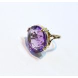 Amethyst ring, oval, in gold, '9ct', size M.