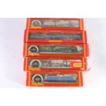 Hornby OO gauge model railway locomotives including: R053 4-6-0 Manchester United tender