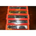 Hornby OO gauge model railway locomotives including: R084  4-4-0 Schools Class Clifton tender