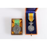 Netherlands, Order of Orange Nassau enamelled silver medal, in Wielik Den Hagg orange hinge top