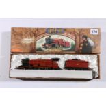 Hornby OO gauge model railway R2301 4-6-0 Hogwarts Castle tender locomotive 5972 BR red (18ct gold