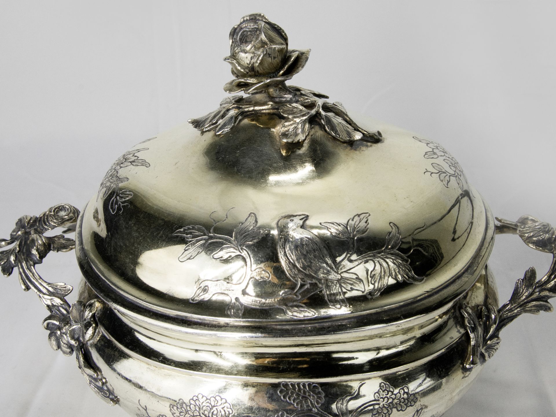 Prächtige Rokoko Silber-Zuckerdose, Berliner Silber, um 1760 - Bild 4 aus 5
