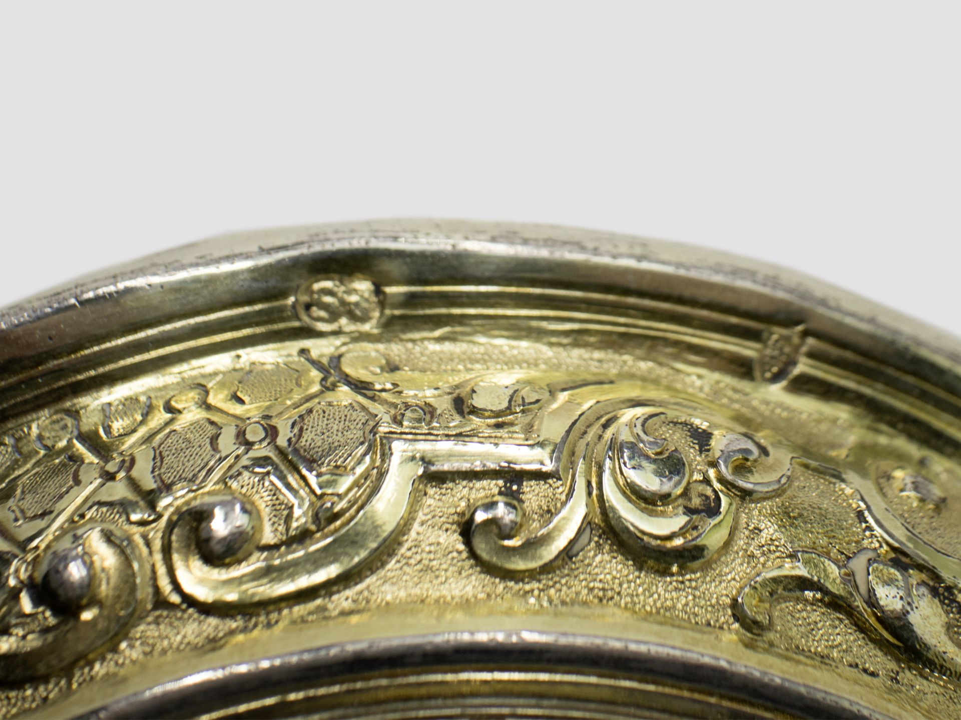 Deckelbecher auf Kugelfüßen, Augsburger Silber, Deutsch um 1700 - Bild 5 aus 5