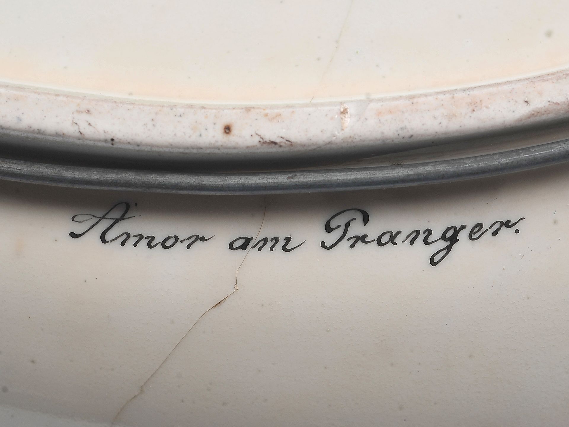 Alt Wien Porzellan, Ovaler Teller, Amor am Pranger, um 1800 - Image 3 of 4