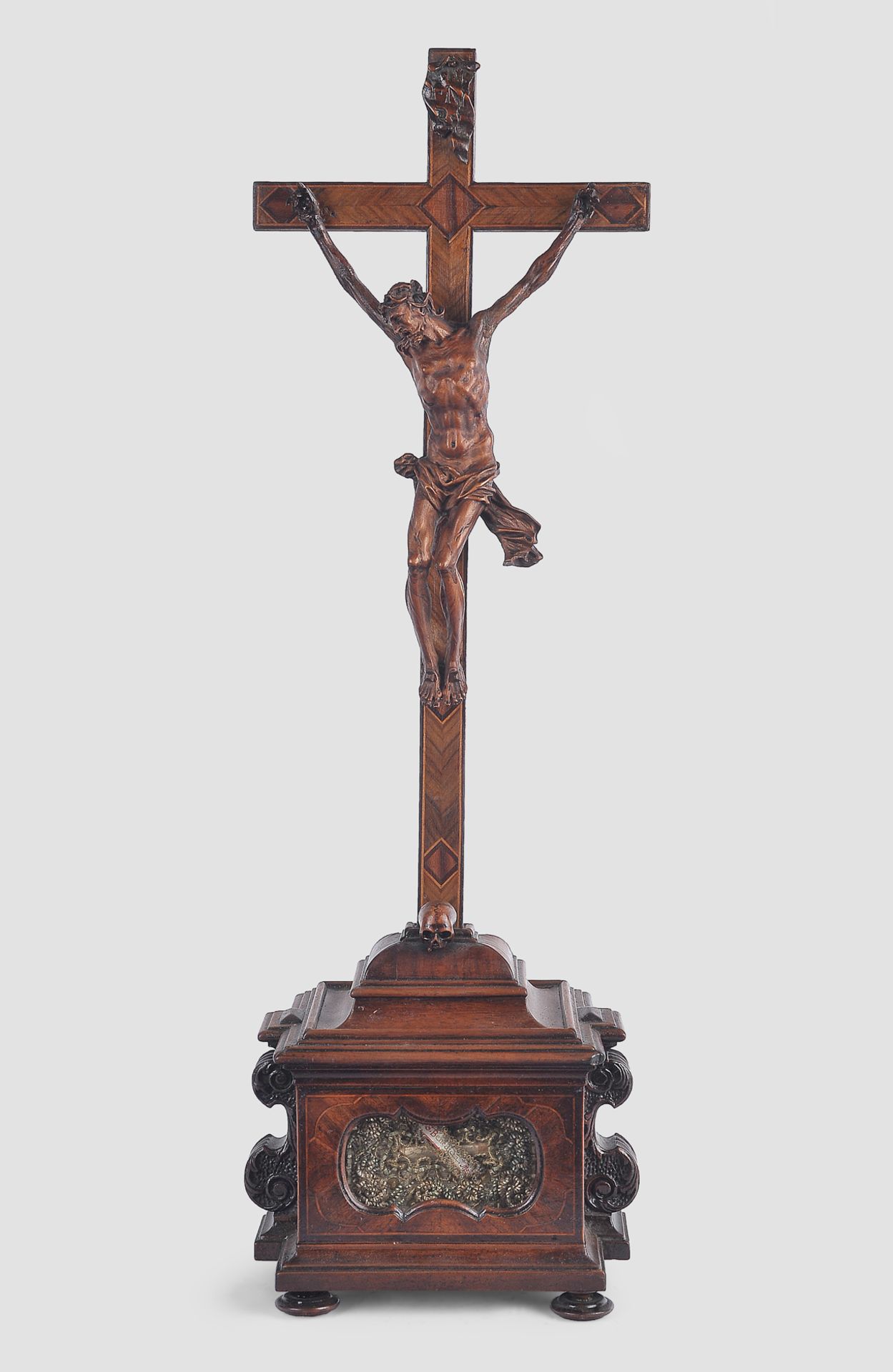 Standkreuz, Süddeutsch, um 1750, Nussholz