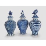 Drei Vasen, Delft, 18. Jahrhundert