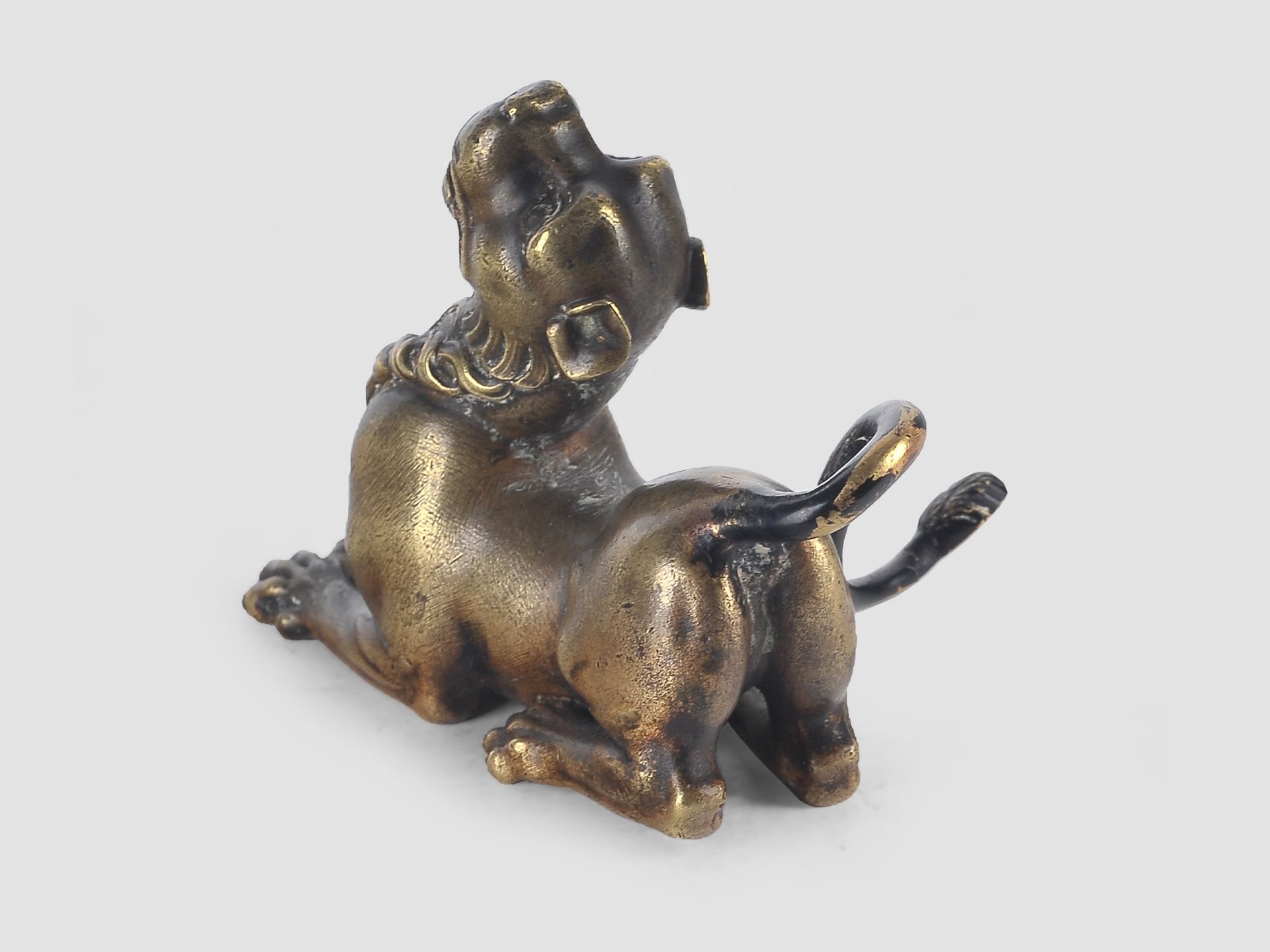 Liegender Löwe, Bronze, 16. / 19. Jahrhundert - Bild 3 aus 5