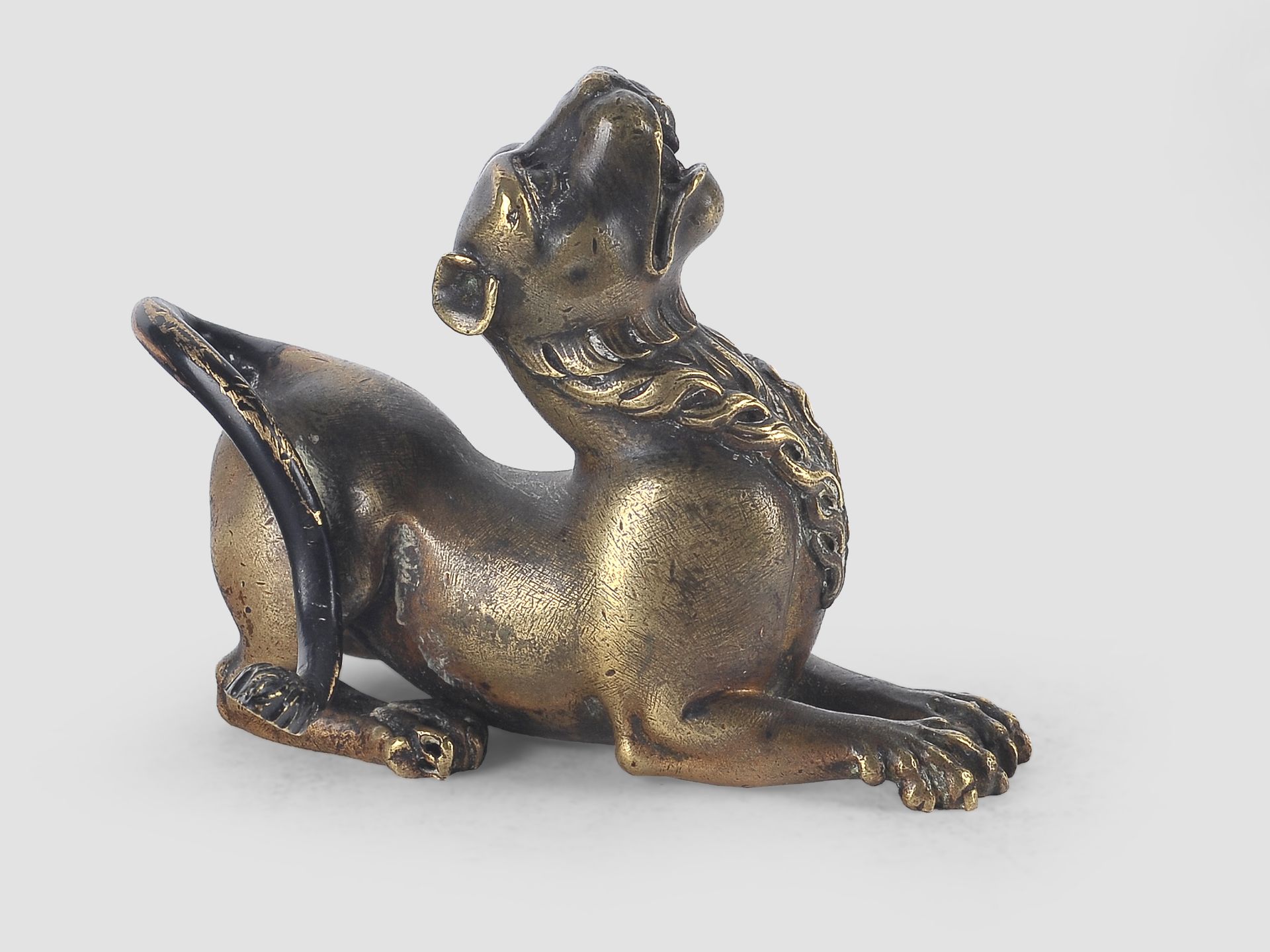 Liegender Löwe, Bronze, 16. / 19. Jahrhundert - Bild 2 aus 5