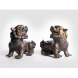 Paar vergoldete Bronze Löwen, China, Ming Dynastie, 1368 – 1644