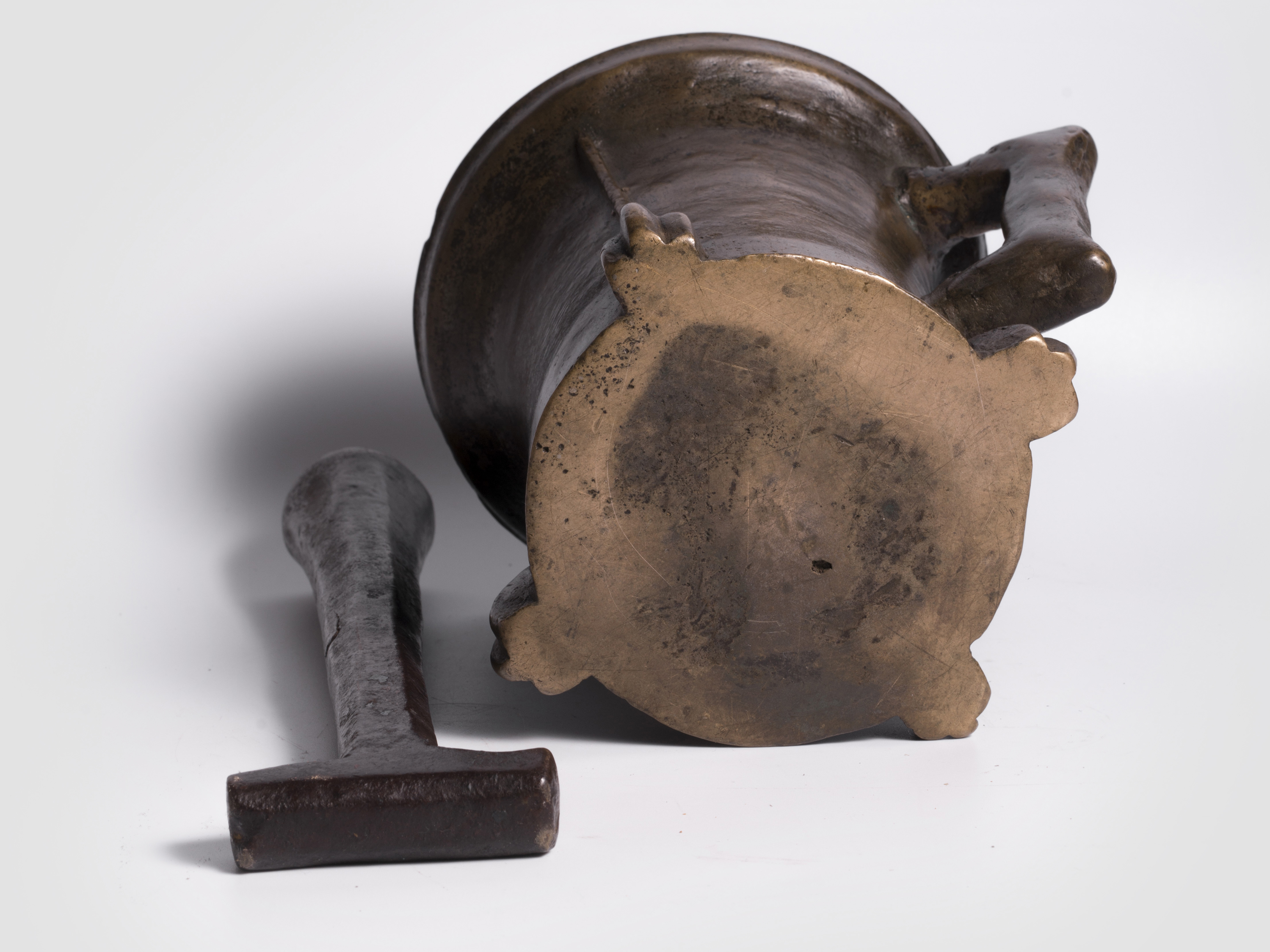 Gothic Mortar, German, around 1500/20, Bronze in bell casting - Image 5 of 5