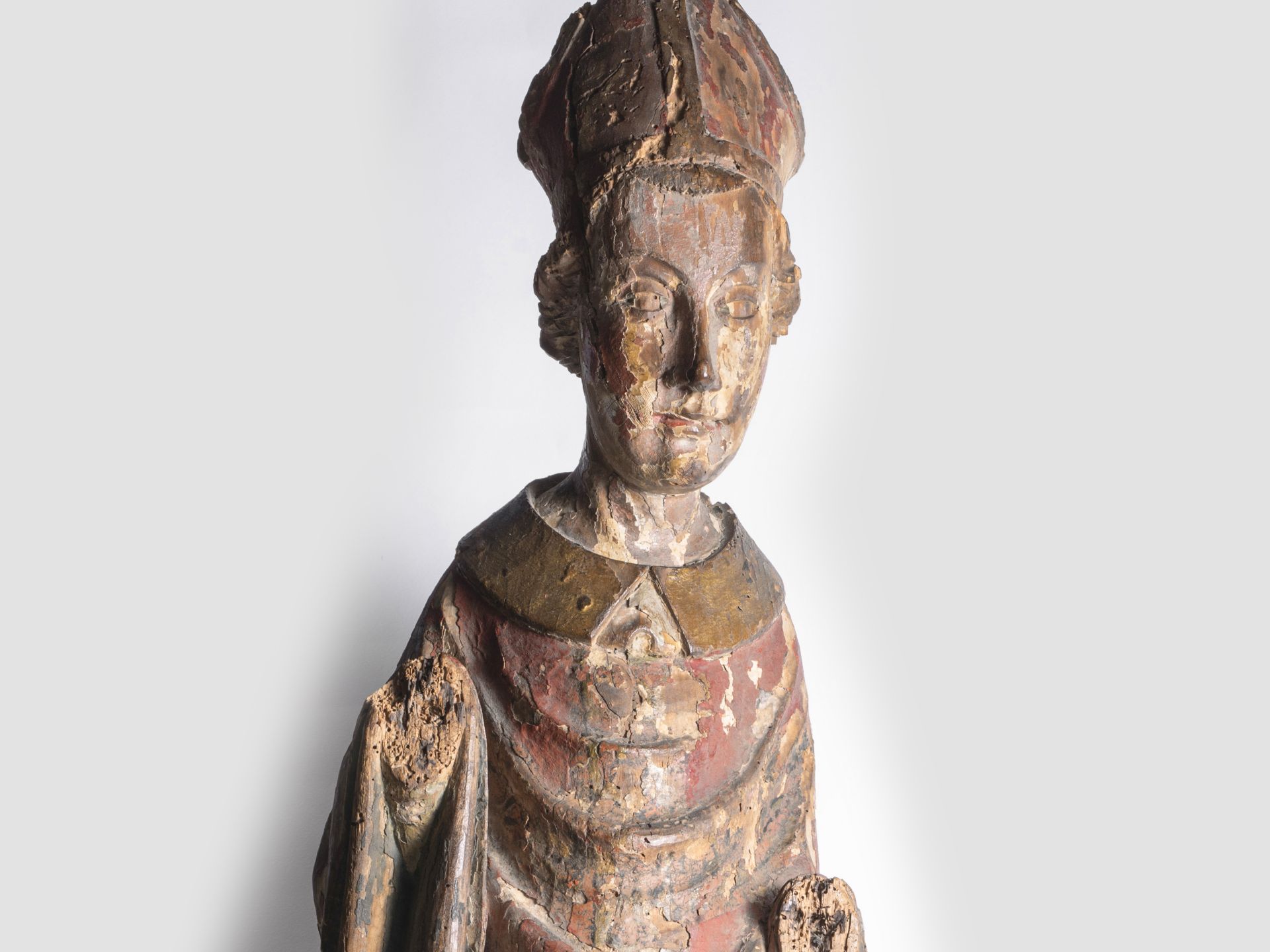 Hl. Bishop in Soft Style, Tyrol around 1400, Carved lime wood - Image 2 of 7