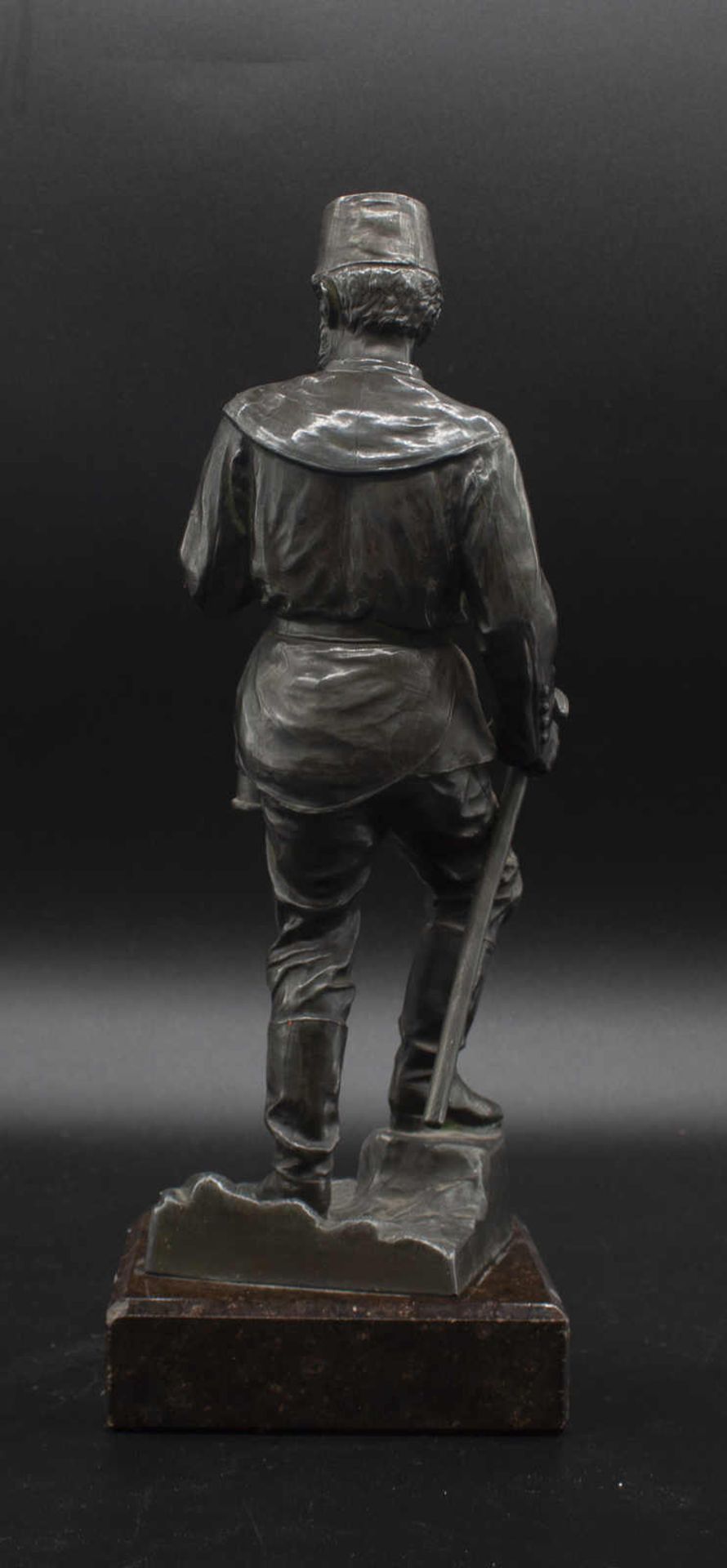 Harzer Bergmann, Bronzefigur. Bergmann in Uniform mit Ausrüstung, massiver Guß, auf Marmorsockel - Image 3 of 5