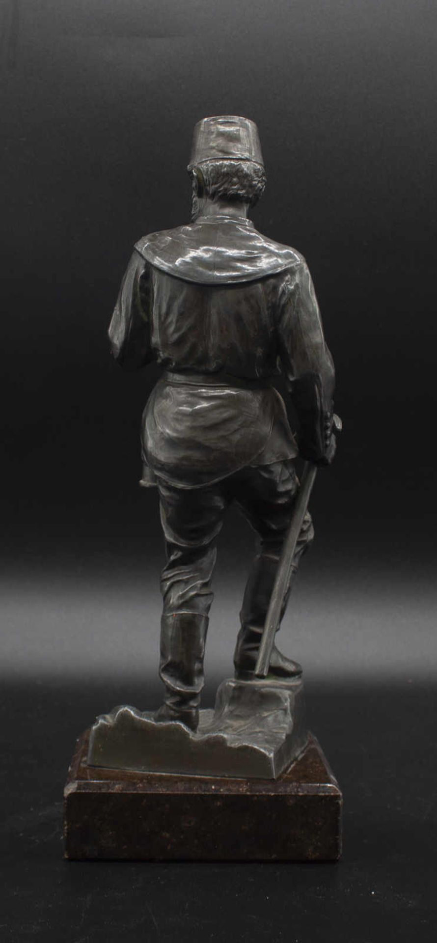 Harzer Bergmann, Bronzefigur. Bergmann in Uniform mit Ausrüstung, massiver Guß, auf Marmorsockel - Bild 3 aus 5