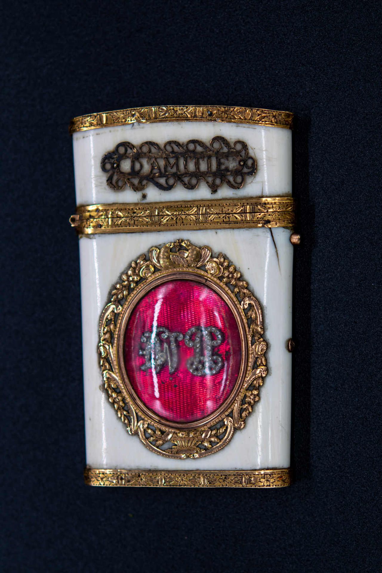 Souvenir d`Amitie, kleines Etui. Korpus Elfenbein mit vergoldeten Applikationen, 2 Kartuschen mit - Bild 2 aus 3