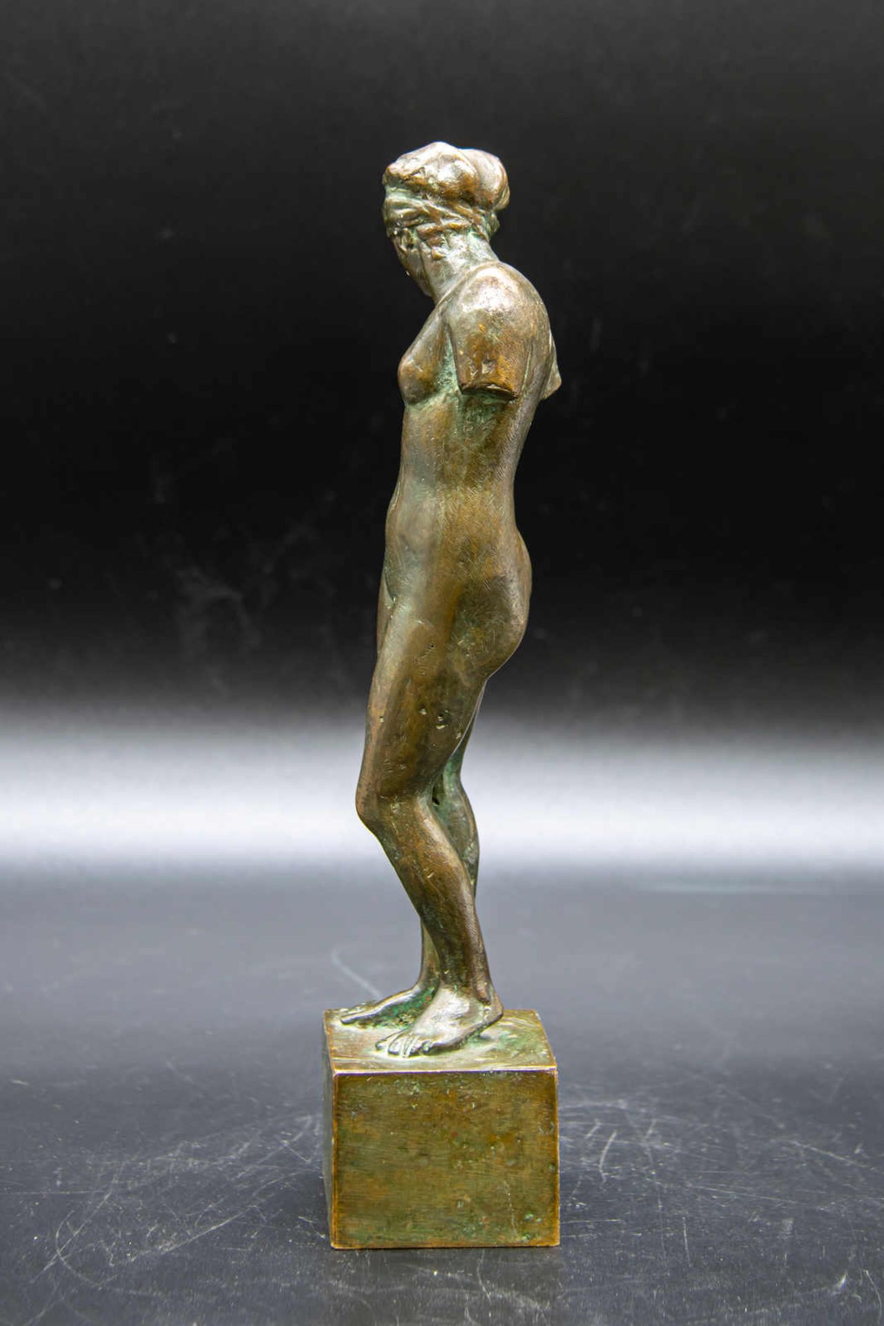 Weiblicher Akt nach der Antike. Bronzefigur. Grand Tour-Objekt oder alte Museumsrepublik, - Image 2 of 4