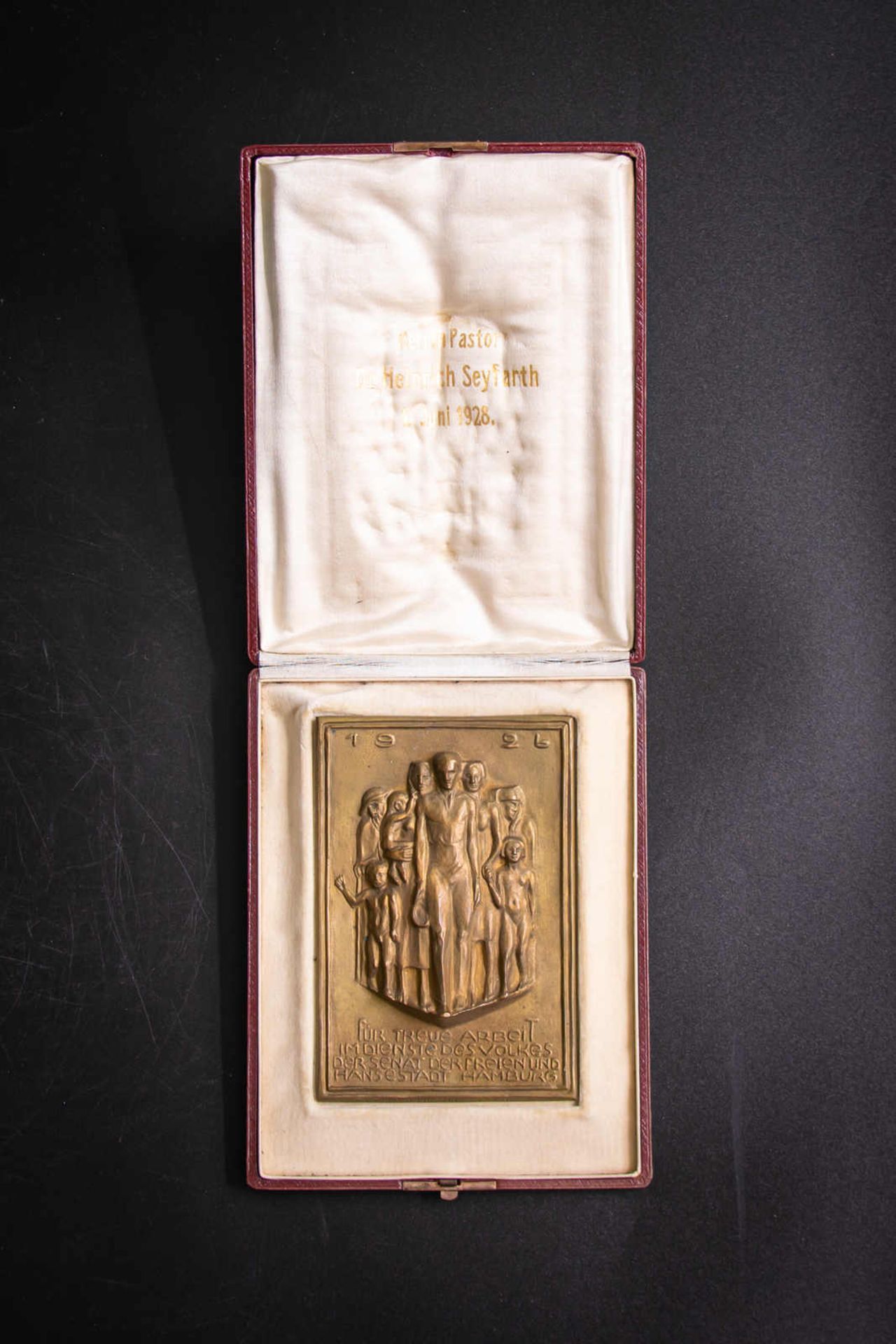 Bronze-Plakette im Original--Etui mit Widmung Herrn Pastor Dr. Heinrich Seyfahrt, 1.Juni 1928 für