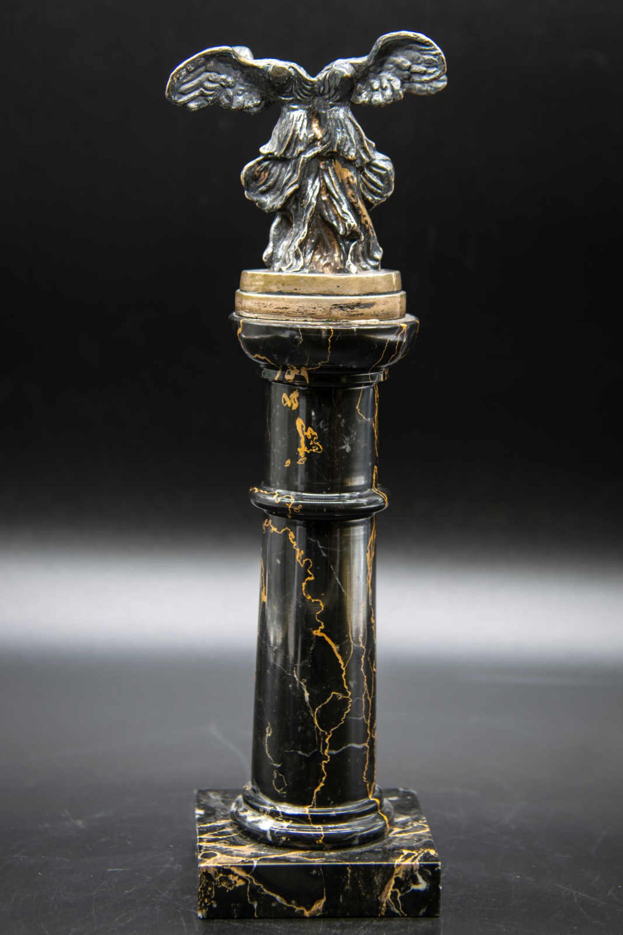 Geflügelte Figur. Bronzefigur. Hommage an Salvador Felipe Jacinto Dalí i Domènech, kurz Dali (11. - Image 4 of 5