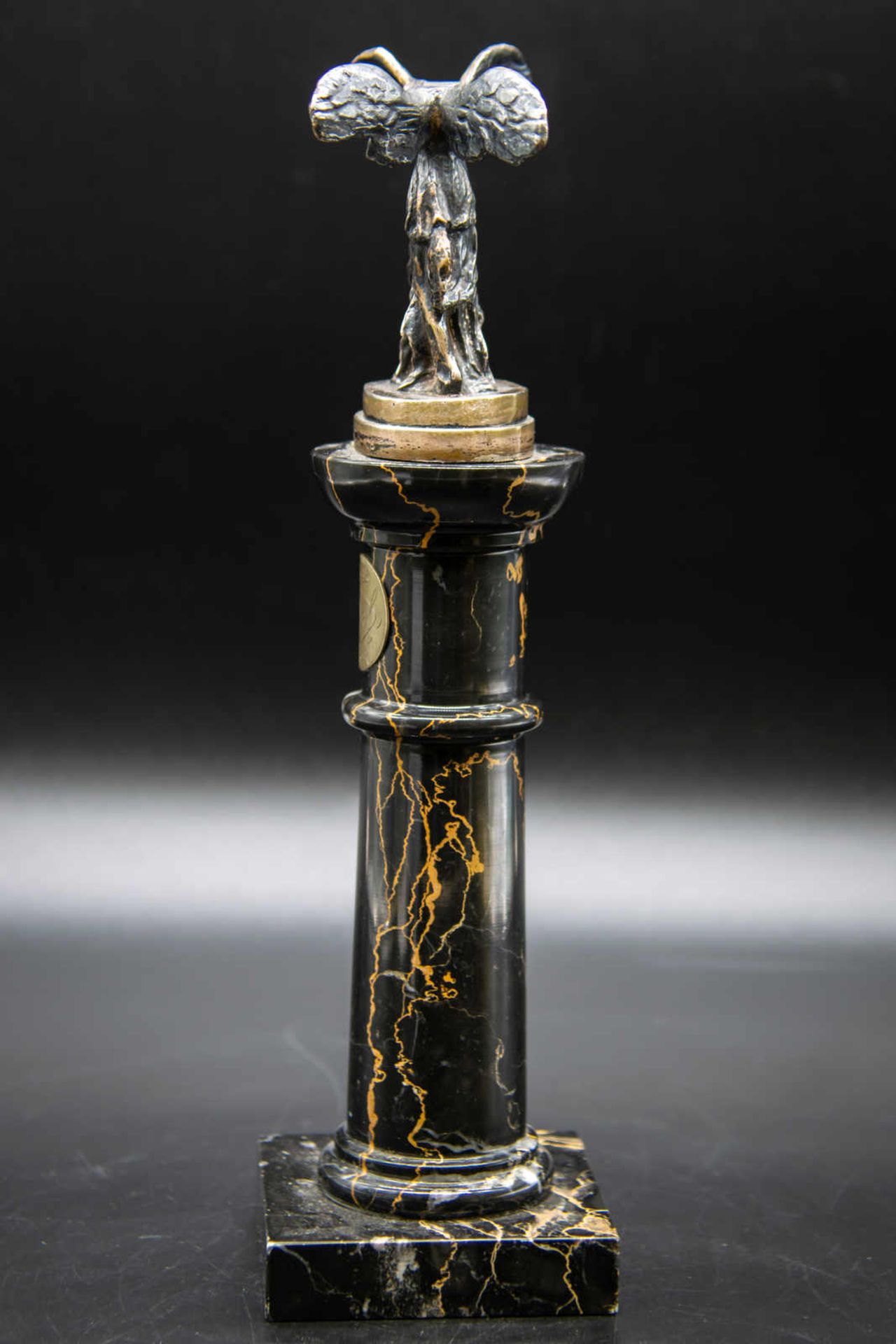 Geflügelte Figur. Bronzefigur. Hommage an Salvador Felipe Jacinto Dalí i Domènech, kurz Dali (11. - Image 3 of 5