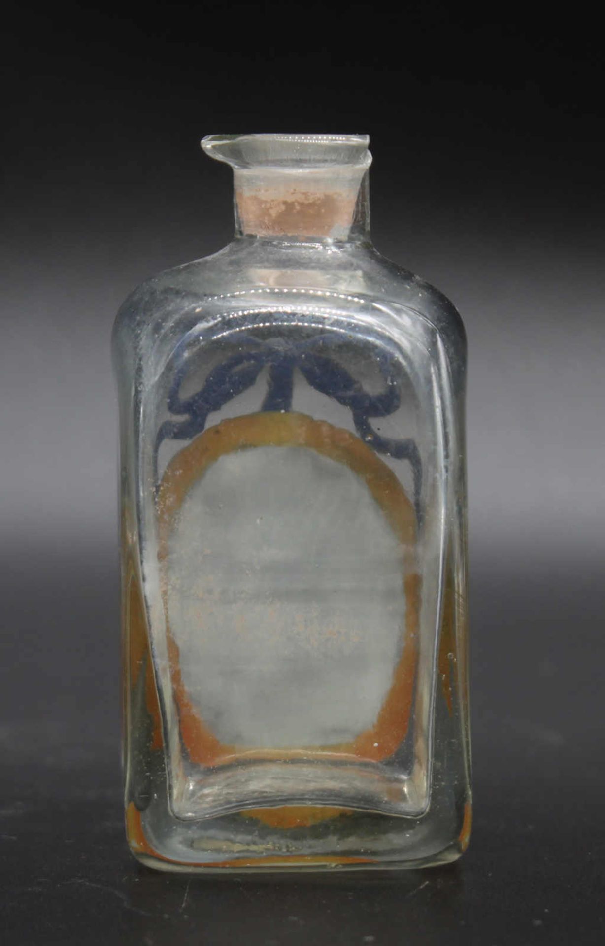 Apotheken-Flasche, 1.Häfte 19. Jahrhundert. Vorderseite farbig emailliert, Mundgeblasen - im Boden - Image 2 of 3